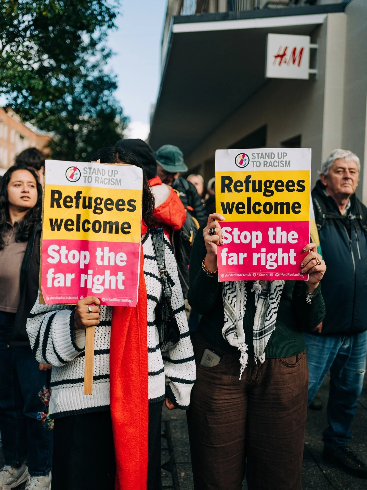 I was proud to see our city show up in solidarity for a counter-demonstration against the ‘patriots’ march that took place in Exeter yesterday.
I brought my camera along to document it and capture messages of inclusivity, and it was upli