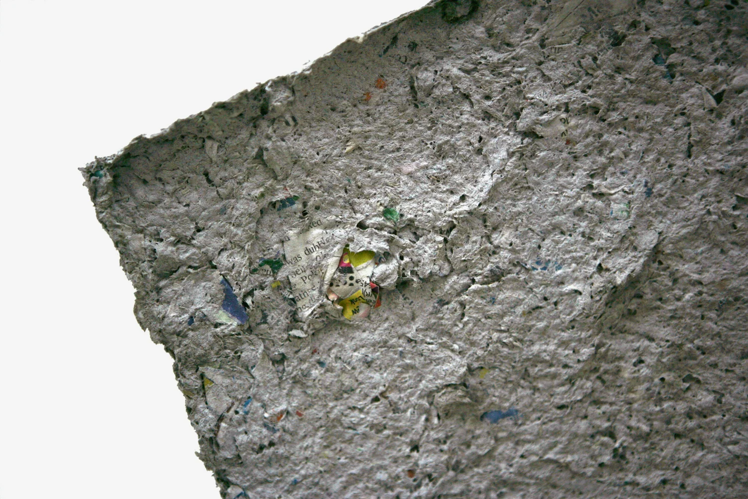 216 torture entries, is mass made out of torture entries from British newspapers. The documenting articles are here abstracted and deprived of their time/space and narrative qualities. Thus, the once perishable object (yersterday´s newspaper) has now acquired its own entity, conferring an illogical, incoherent, non-syntactic and therefore disappointing answer. The ingredients forming these masses concentrate the essence of the events, rather than being a mere testimony of them.