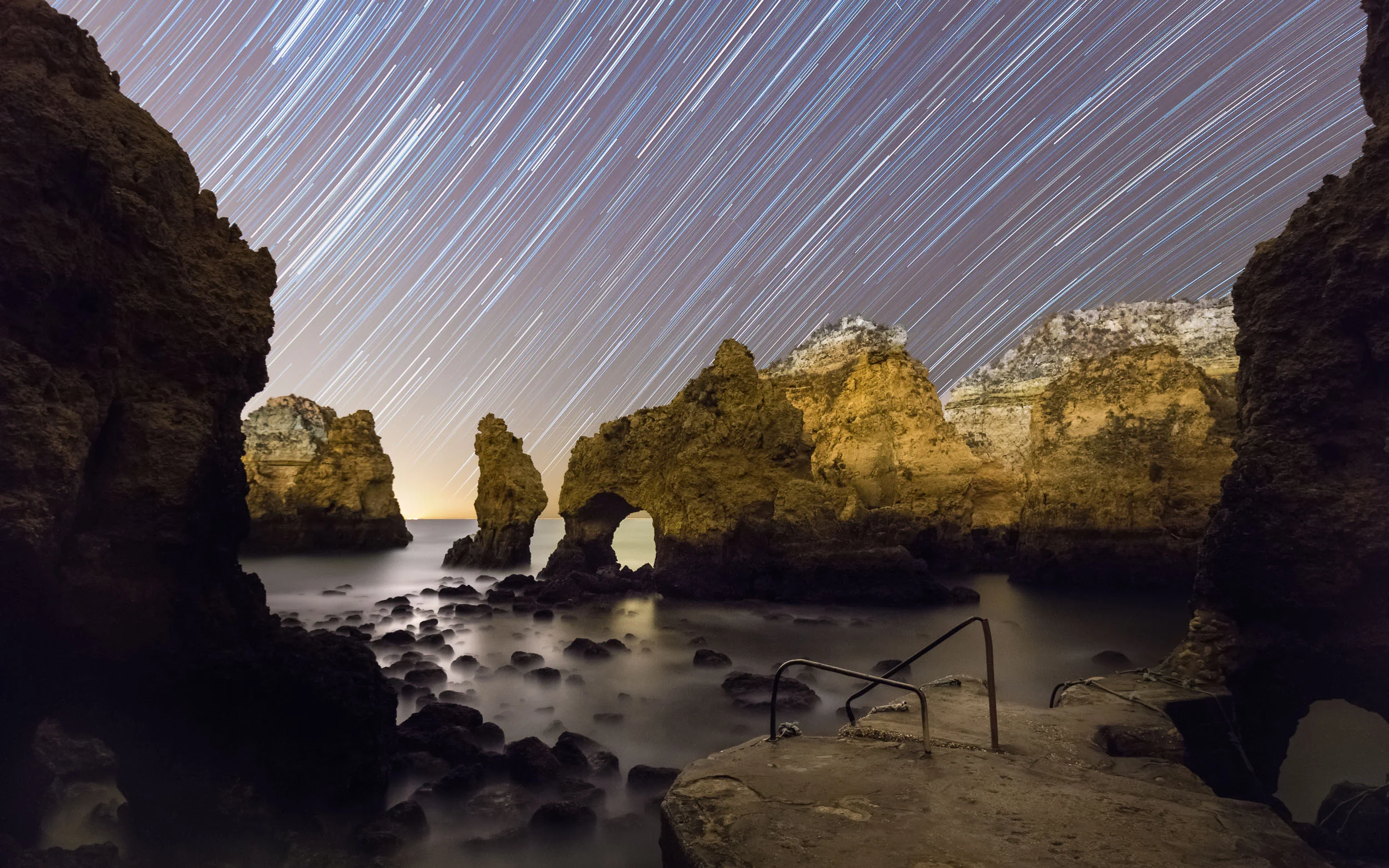 StarTrails_PontaDaPiedade_v01.jpg