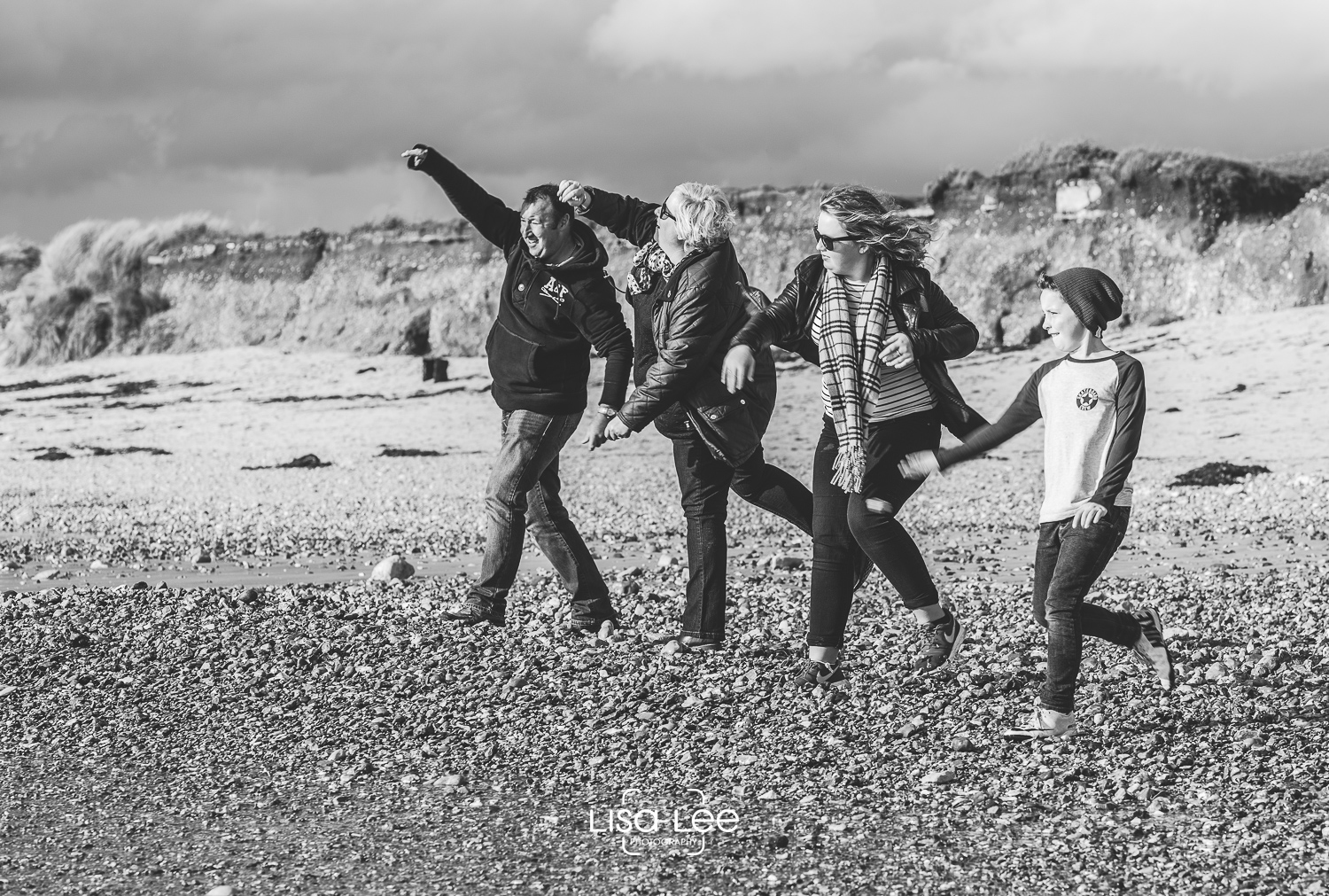 family-portrait-photography-prewedding-hengistbury-head-watts-16.jpg