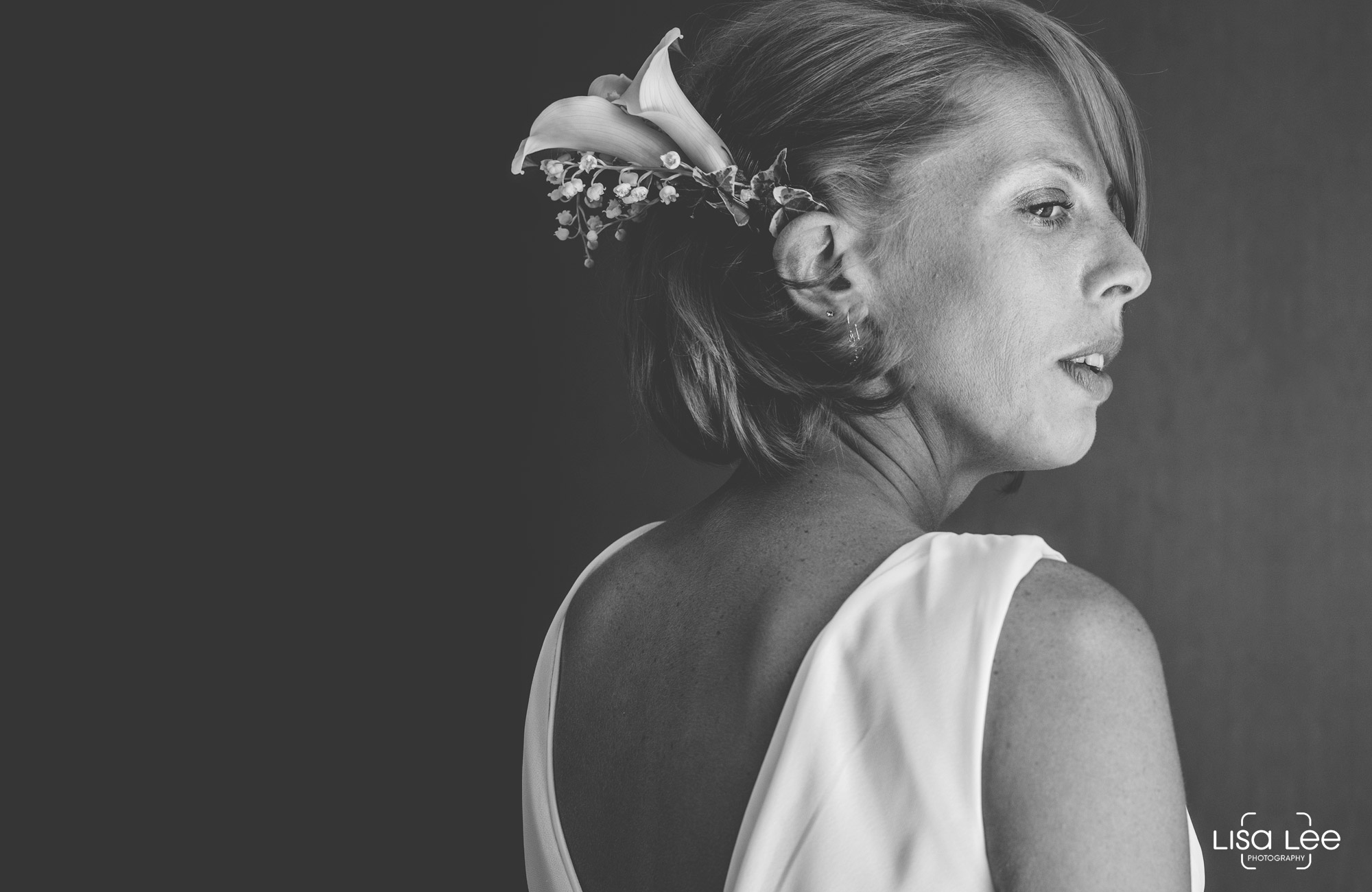 lisa-lee-wedding-photography-christchurch-dorset-bride2.jpg