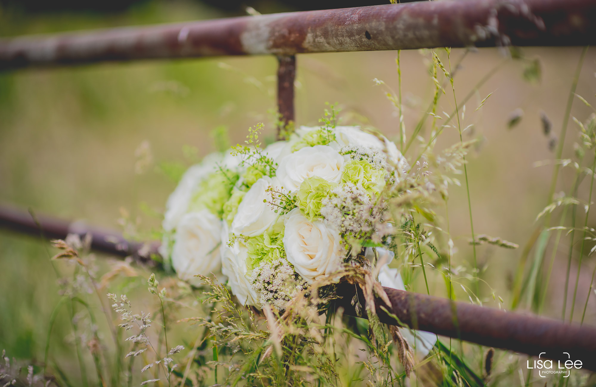 lisa-lee-wedding-photography-flowers.jpg