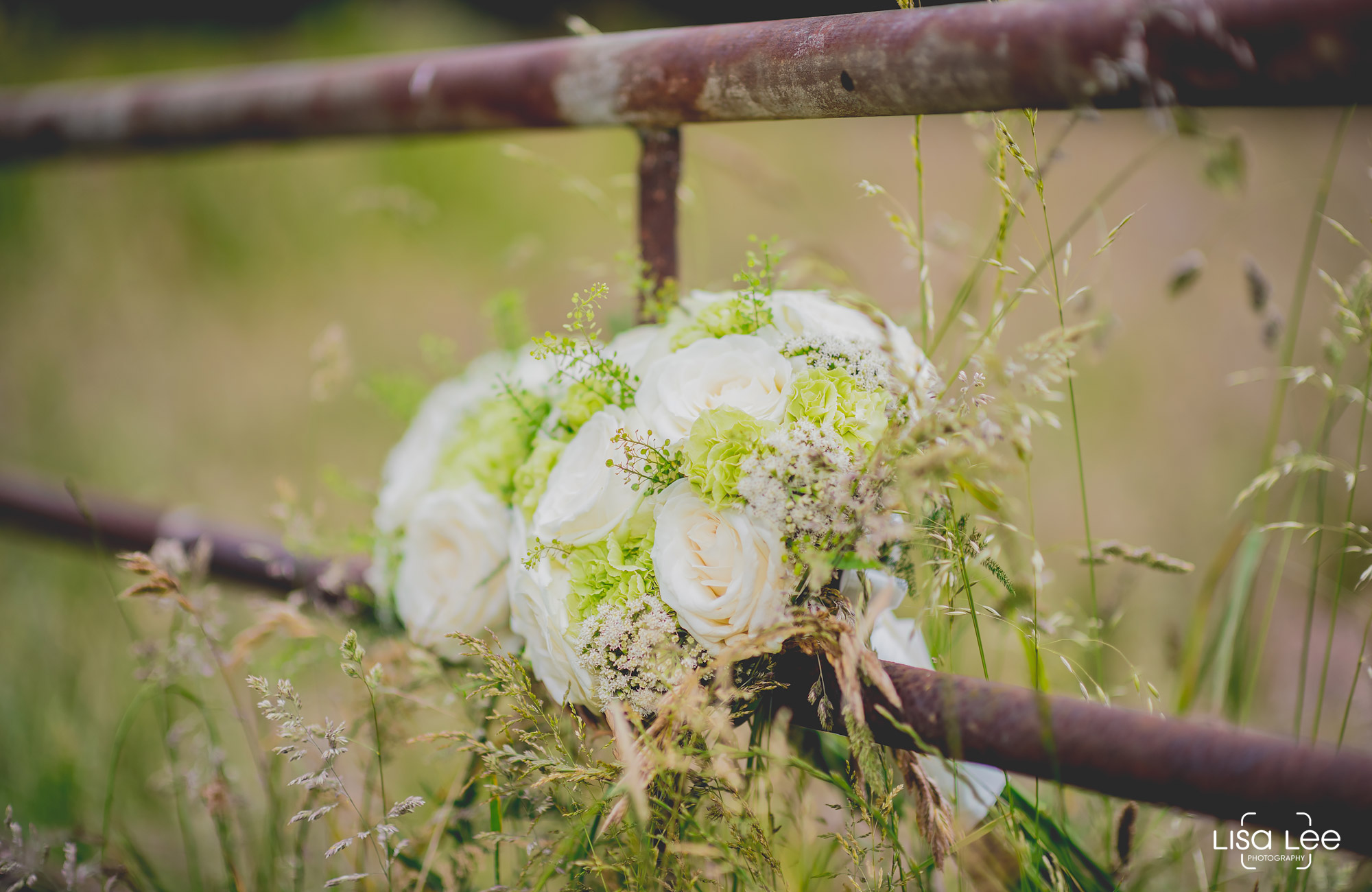 lisa-lee-wedding-photography-flowers.jpg