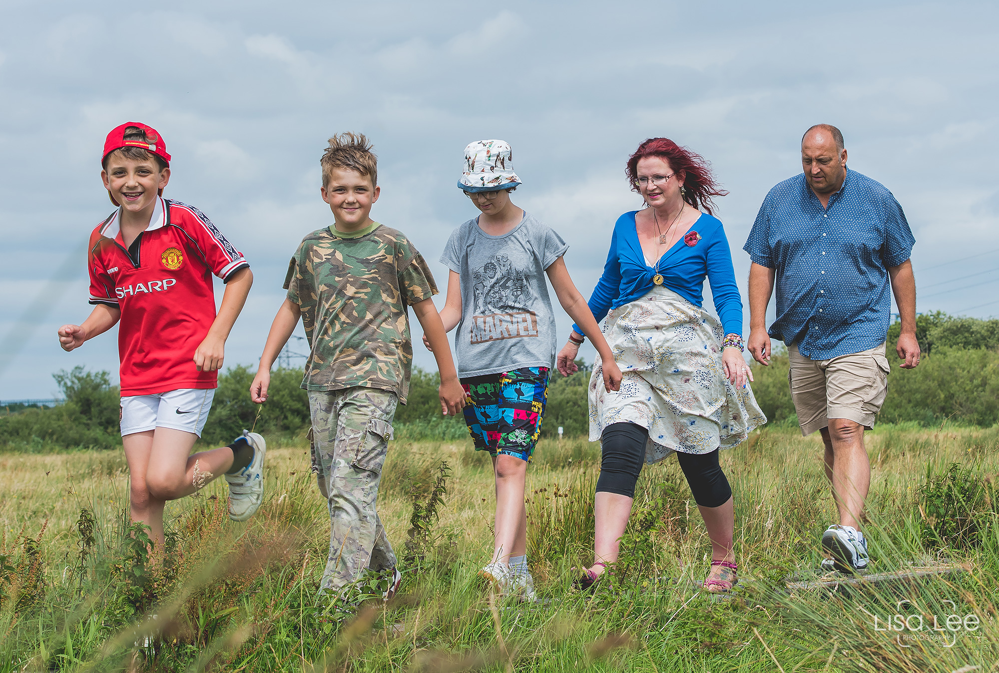 lisa-lee-photography-pateman-family-shoot-walking-the-plank-2.jpg