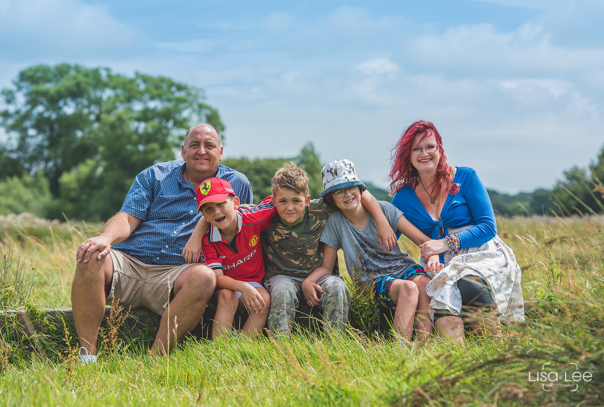 lisa-lee-photography-pateman-family-shoot-countryside-walk-2.jpg