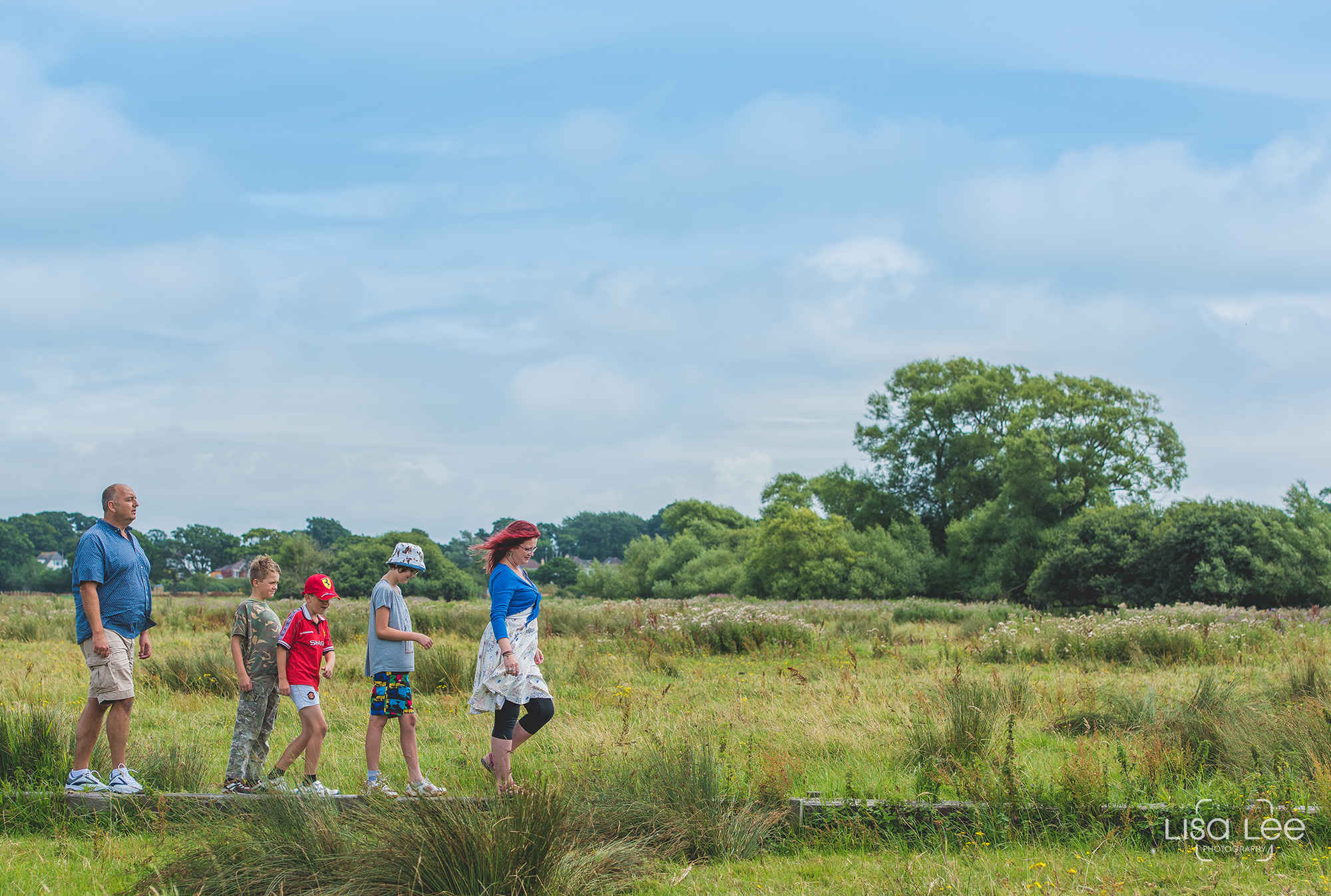 lisa-lee-photography-pateman-family-shoot-walking-the-plank-3.jpg