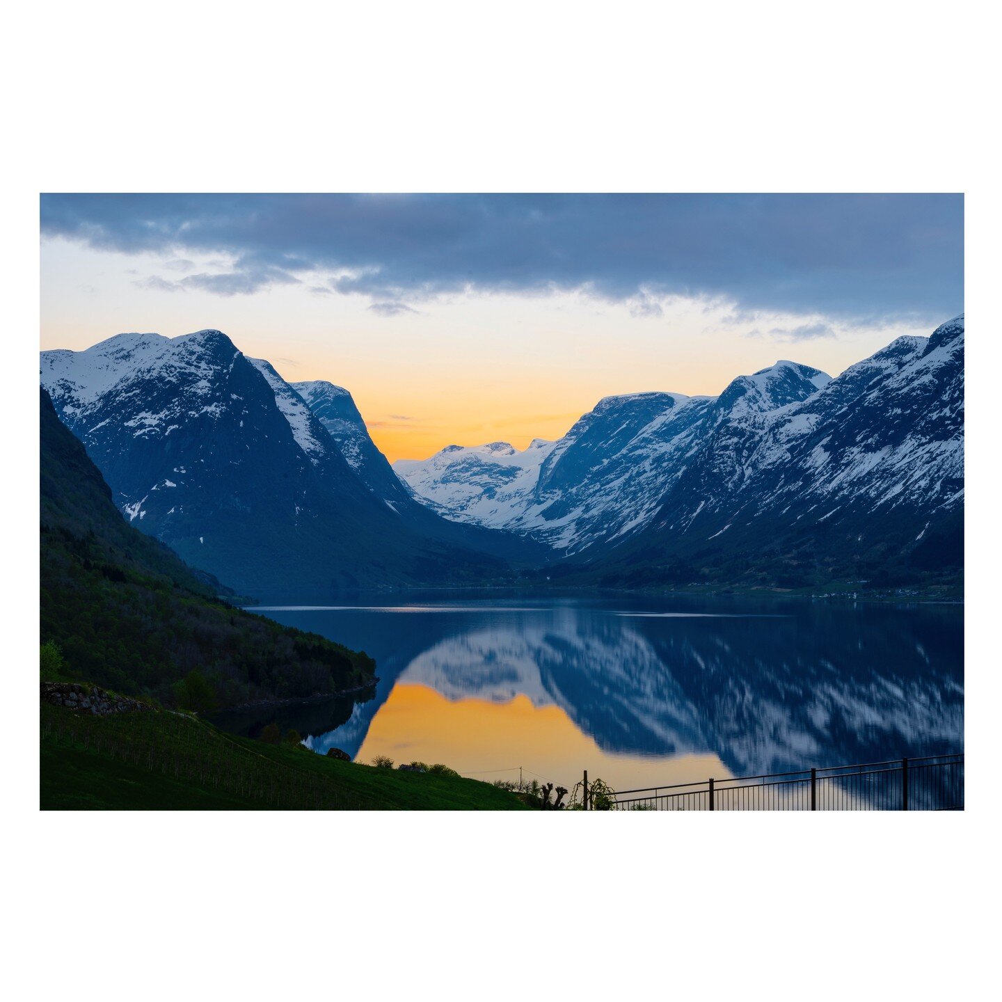 Beautiful dusk view from Flo, overlooking Oppstrynsvatnet, towards Erdalen and surrounding peaks. Spring is on the way in Norway!
.
.
.
.
#erdalen #oppstryn #oppstrynsvatnet #mittvestland #bestofnorway #visitnorway #norge #mittnorge #stryn #norgefoto