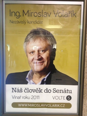 Plakát Nezávislých v Břeclavi postavený na kandidátovi