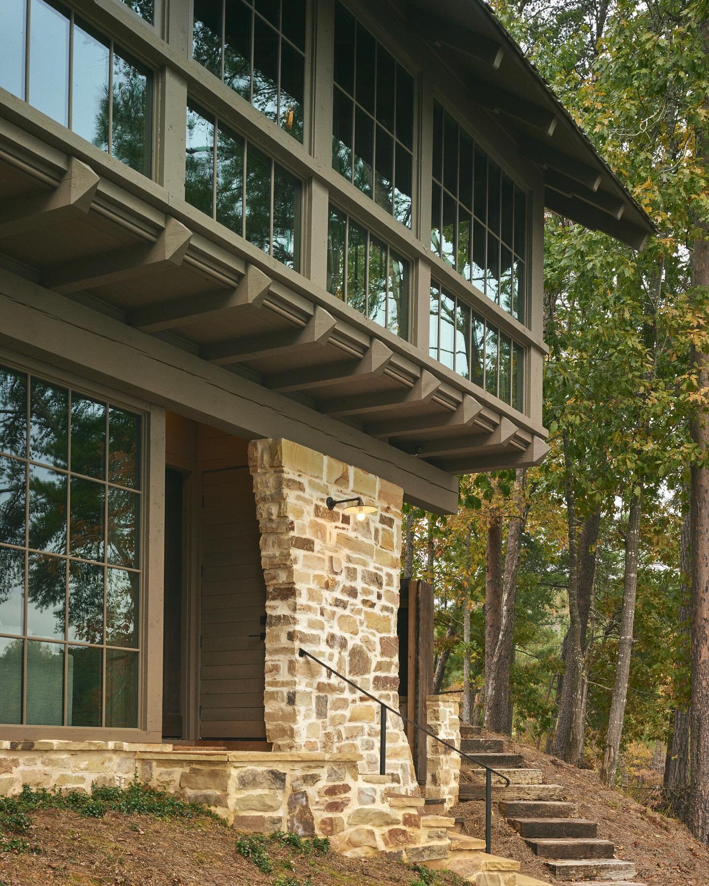 A cozy and humble home made of honest materials and honoring nature with every window view.  The home overlooks beautiful Smith Lake.  Designed by architect @lnequette @nequettearchitecture 
.
.
.
#architecture #lakehome #interiordesign #smithlake #h