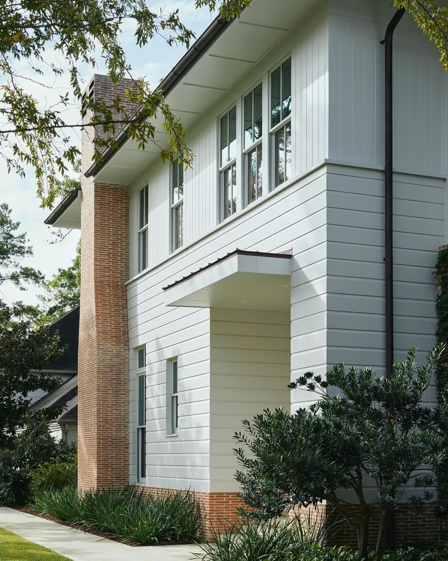 A beautiful home we recently photographed for @dillonkylearchitects #architecture #home #interiordesign @onehtwon