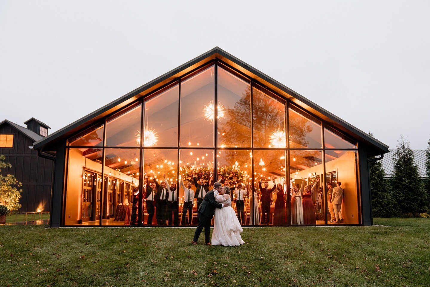 A show-stopping shot captured by @brewerphotographystudio! The floral arrangements and lighting were stunning additions to @jorgensenfarms, truly a beautiful venue!⁠
&bull;⁠
&bull;⁠
&bull;⁠
&bull;⁠
| Floral &amp; Event Design: @clflorals |⁠
| Photogr