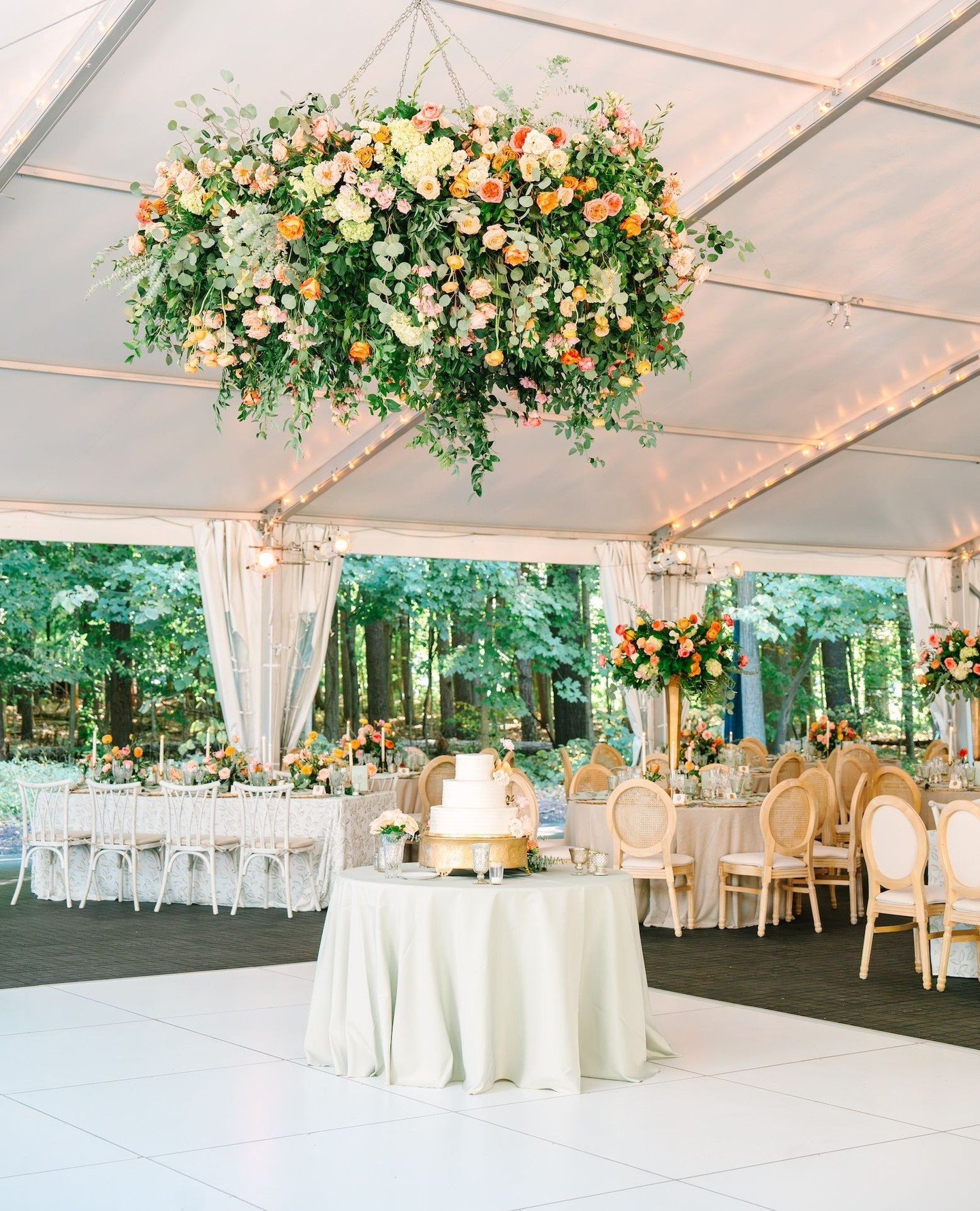 More moments from Caroline &amp; Kendall&rsquo;s day because how could we not share this gorgeousness? That floral magic deserves a spotlight.⁠
⁠⁠
Vendor Team⁠
Photographer: @brittneymoseby ⁠
Venue: @themorrisestate ⁠
Floral &amp; Event Design: @clfl