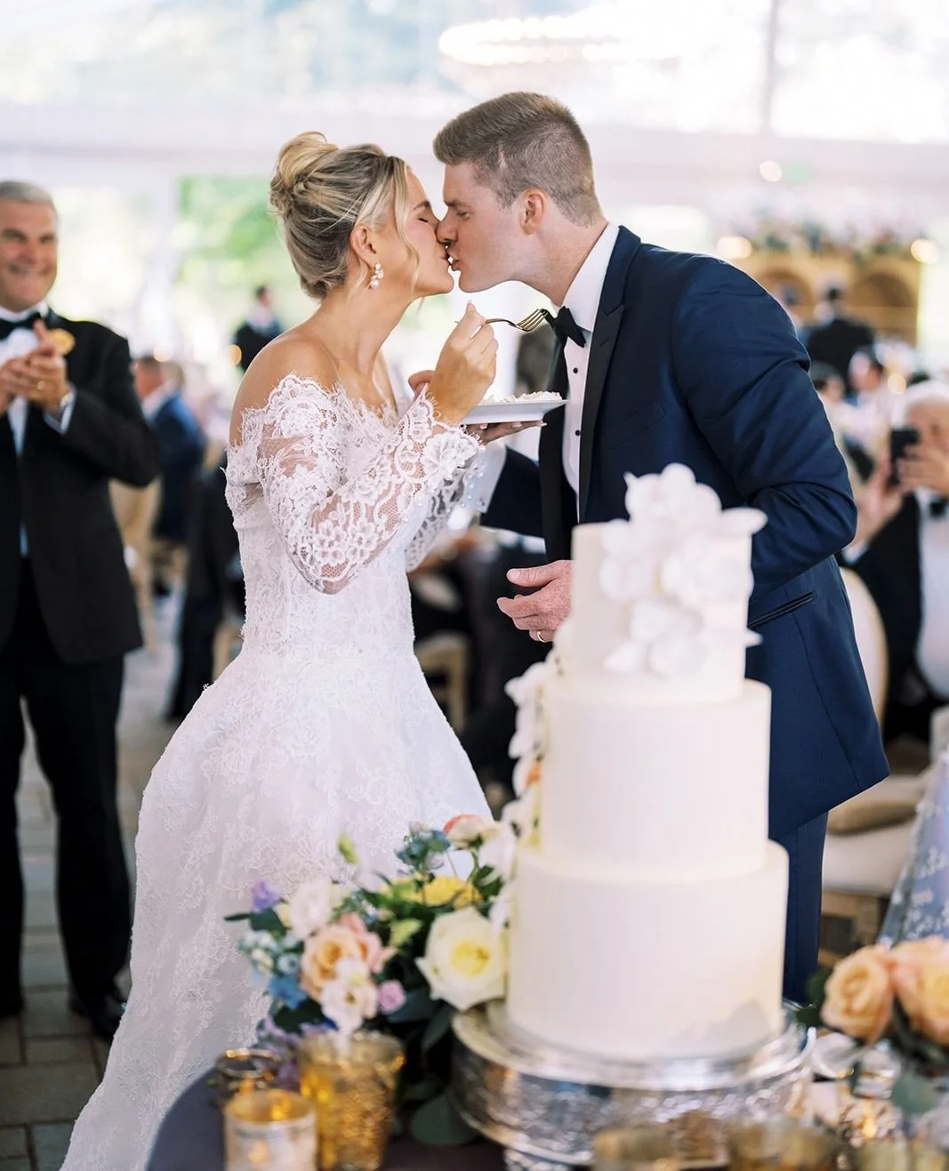 Guests enjoyed a beautiful cake by the incredible @aspoonfullasugar⁠ to celebrate Stefanie and Dan&rsquo;s wedding at Greenacres.

⁠
Vendor Team⁠
Photographer: @laurenleephotography⁠
Venue: @greenacresfoundation⁠
Floral &amp; Event Design: @clflorals