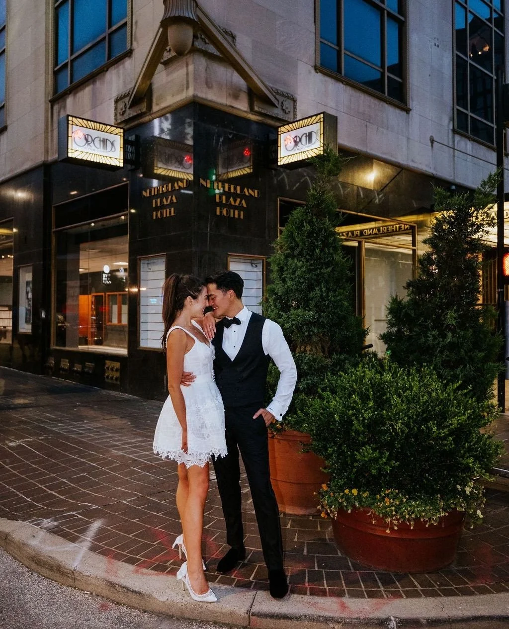 Just married looks good on these two. They stepped out hand in hand, glowing from the best day ever.⁠
⁠
Vendor Team:⁠
Venue: @hiltonnetherlandplaza⁠
Floral Design: @clflorals⁠
Photography: @anna_may_photography⁠
Coordinator: @eleganteventsbyelisa