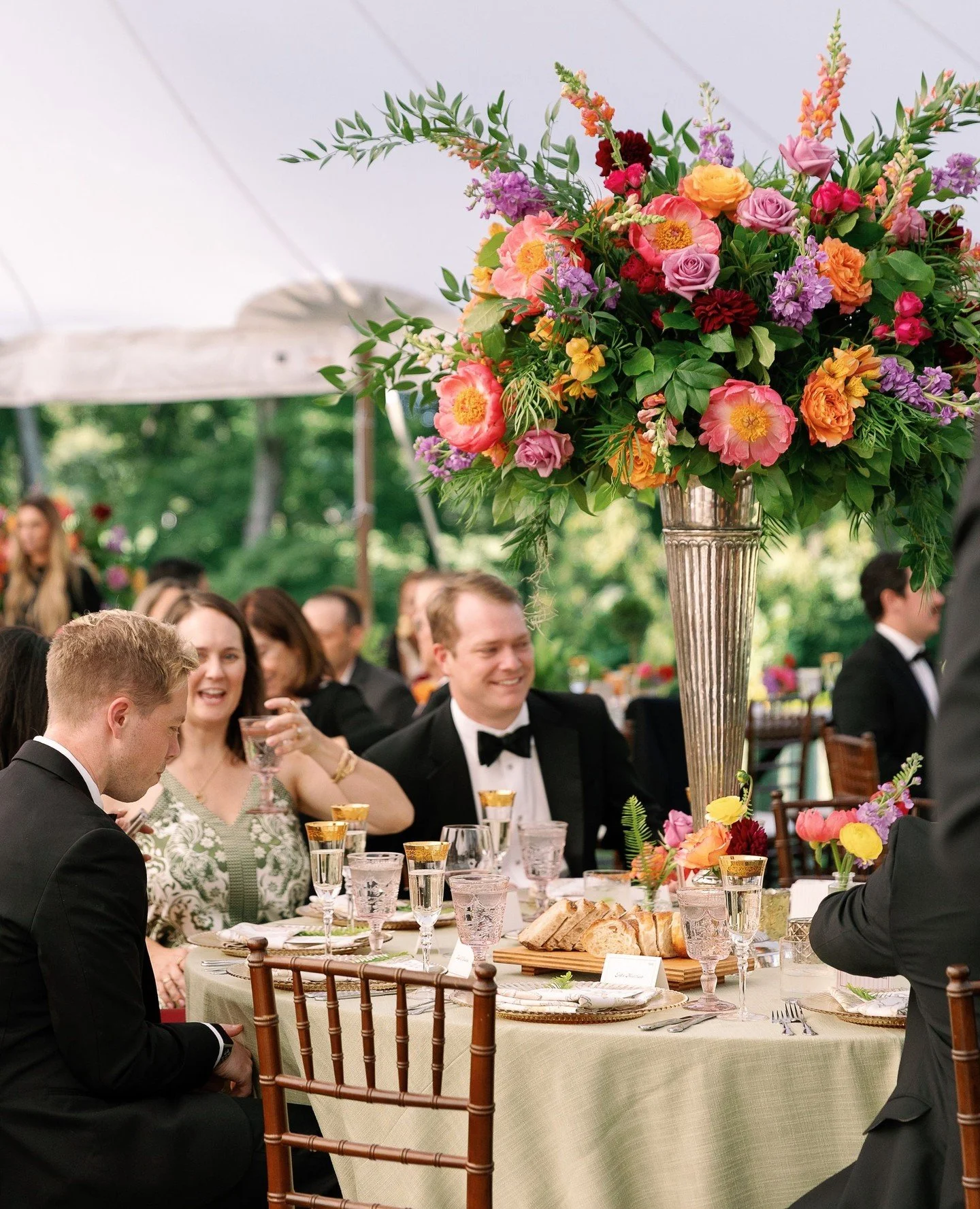 Apparently, we have a thing for tall centerpieces. 💐⁠
Here are a few more we love.