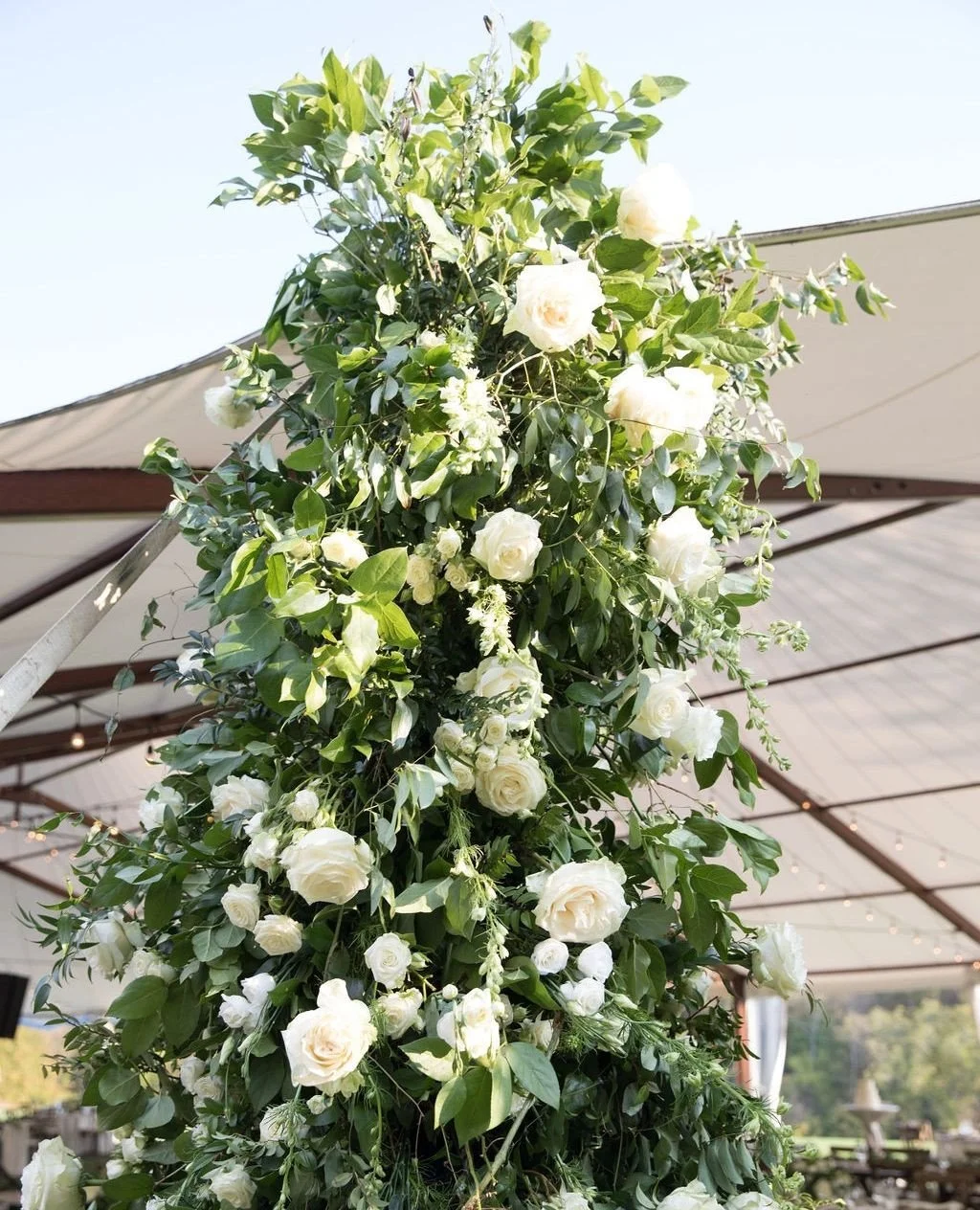 Classic and romantic where florals meet the landscape. Truly so beautiful! ⁠
⁠
Vendor Team:⁠
Reception: @cincyparks⁠
Photography: @mandypaigebrands⁠
Coordination: @i_doweddingsandevents⁠
Florals: @clflorals