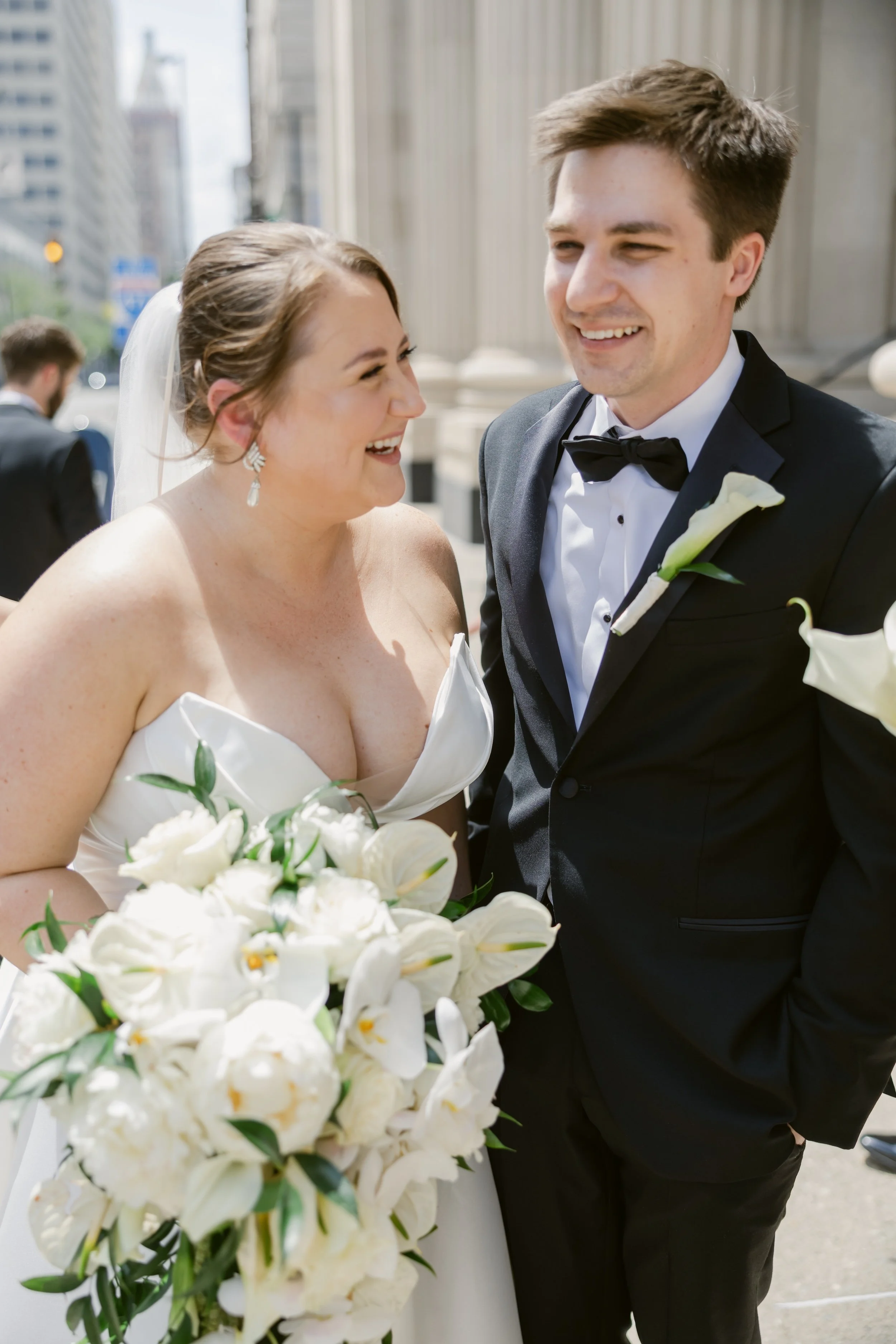    Hilton Netherland Plaza Cincinnati Hotel wedding    Cincinnati wedding florist    luxury wedding flowers    White bridal bouquet    classic wedding style    Cincinnati wedding photography    Classic white wedding flowers    Cincinnati wedding flow