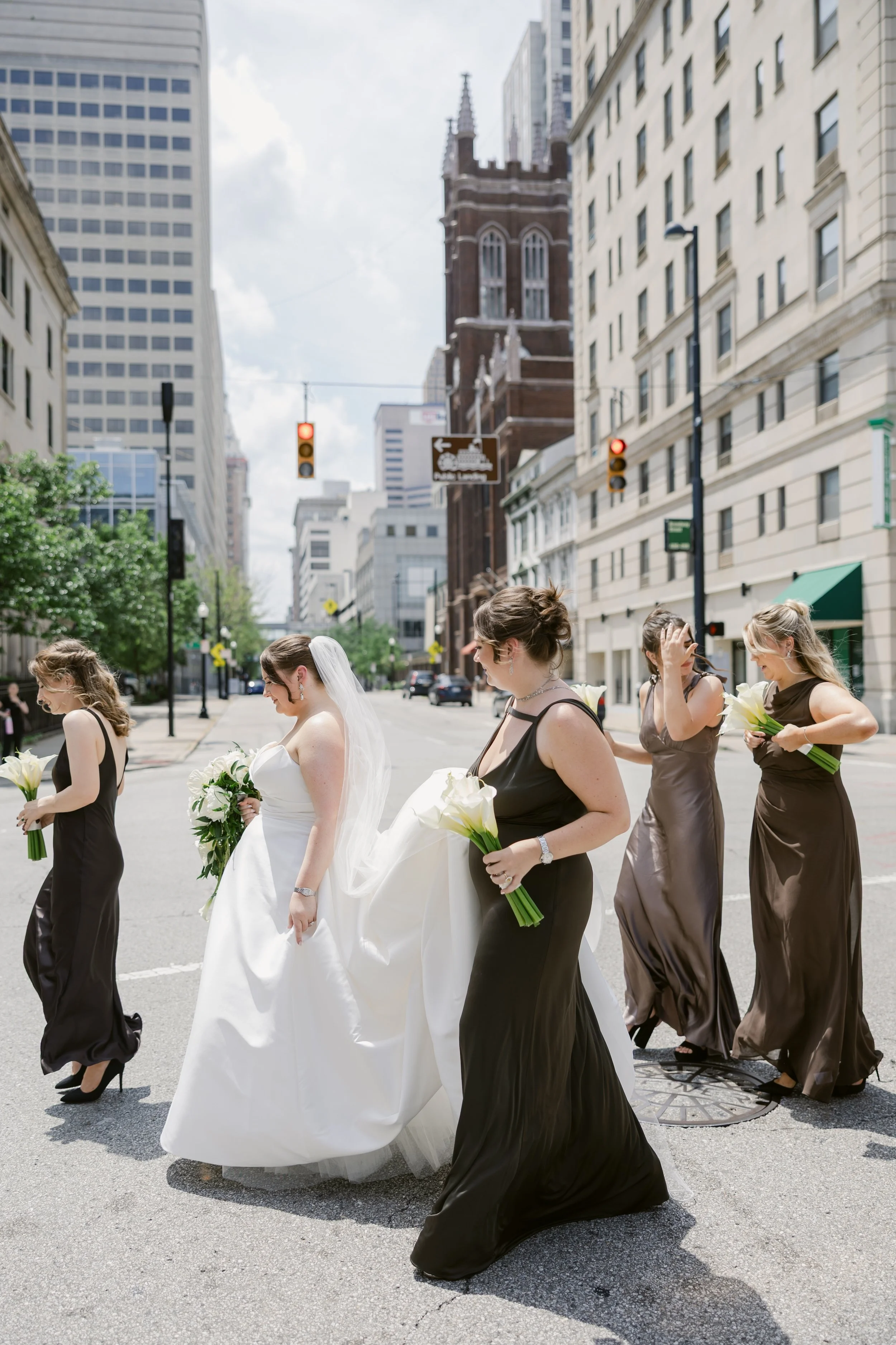    Hilton Netherland Plaza Cincinnati Hotel wedding    Cincinnati wedding florist    luxury wedding flowers    White bridal bouquet    classic wedding style    Cincinnati wedding photography    Classic white wedding flowers    Cincinnati wedding flow