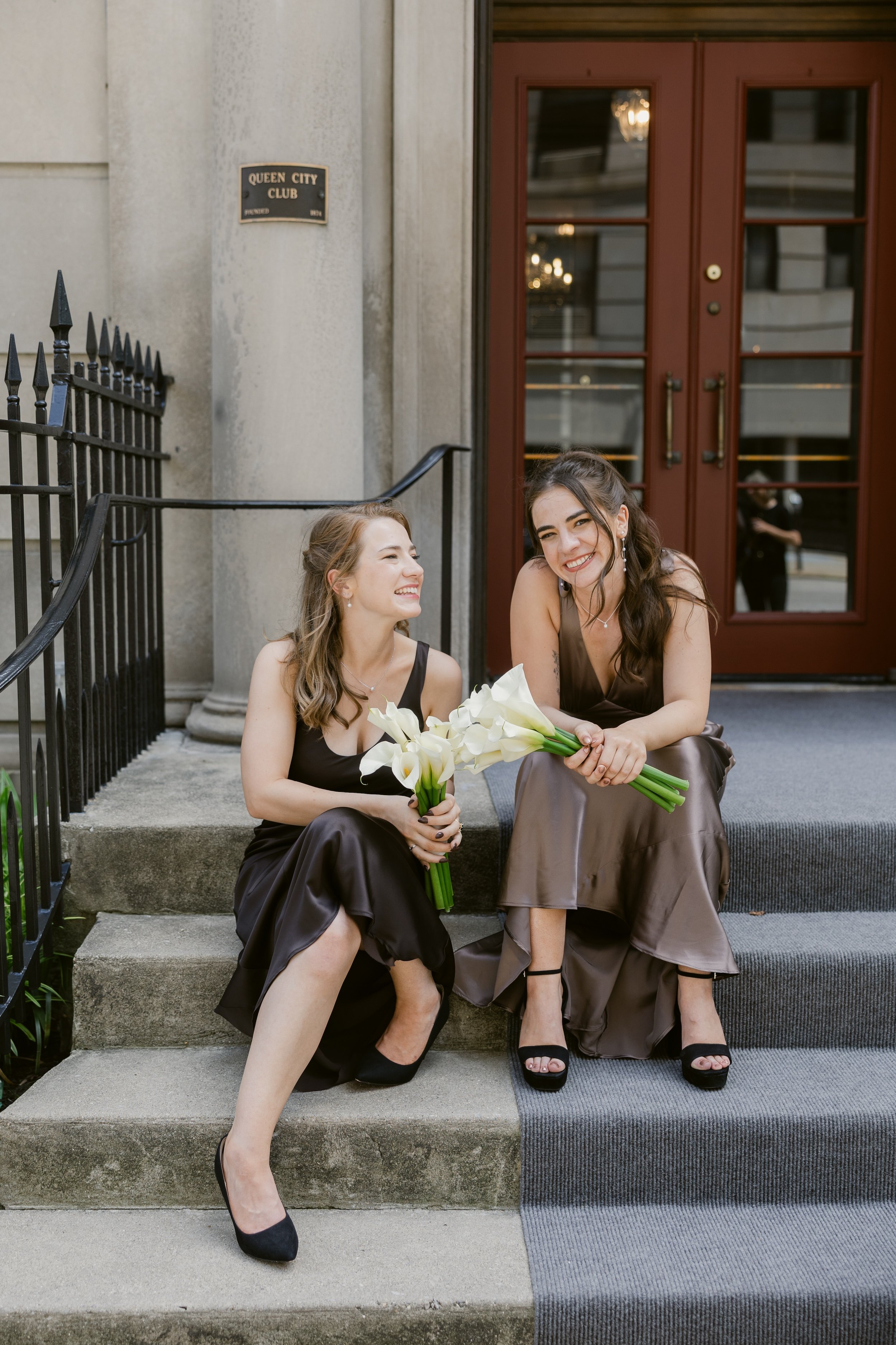    Hilton Netherland Plaza Cincinnati Hotel wedding    Cincinnati wedding florist    luxury wedding flowers    White bridal bouquet    classic wedding style    Cincinnati wedding photography    Classic white wedding flowers    Cincinnati wedding flow