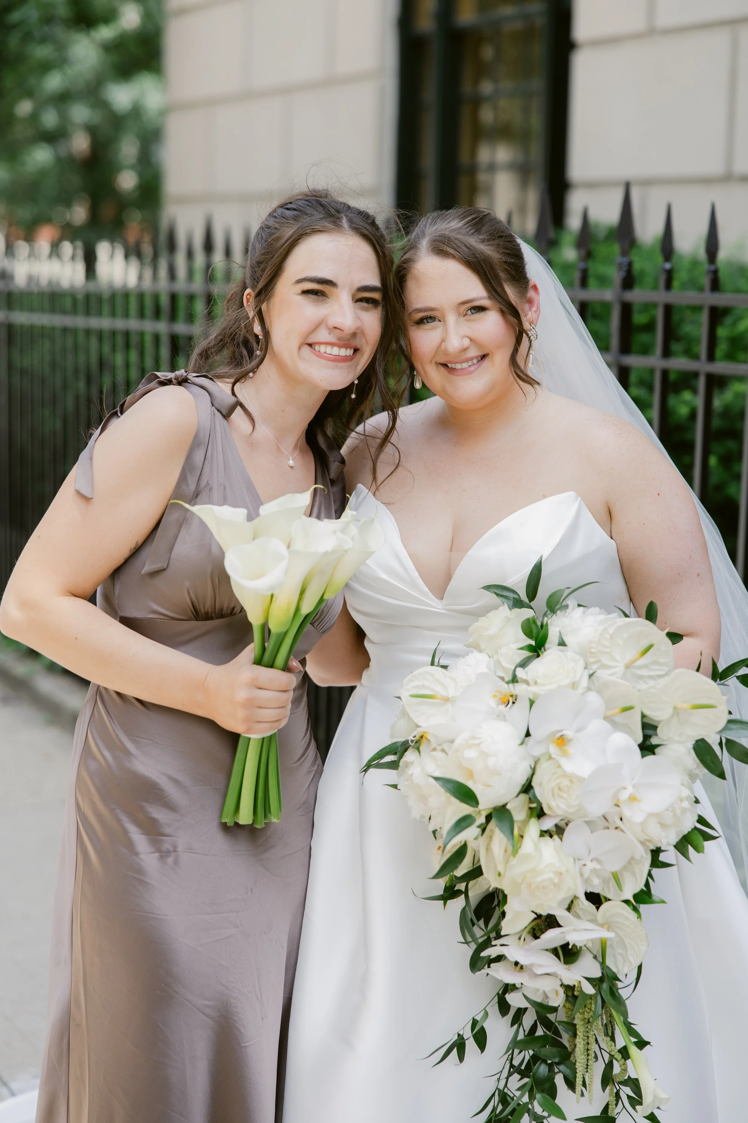    Hilton Netherland Plaza Cincinnati Hotel wedding    Cincinnati wedding florist    luxury wedding flowers    White bridal bouquet    classic wedding style    Cincinnati wedding photography    Classic white wedding flowers    Cincinnati wedding flow