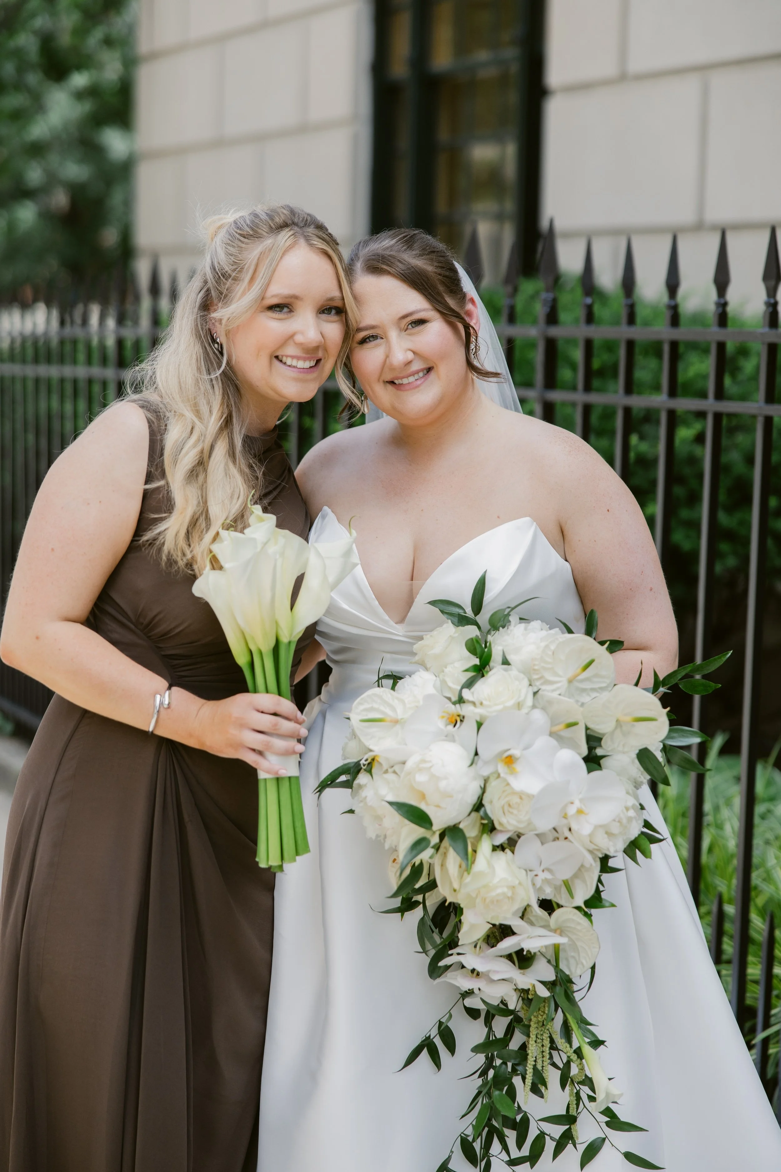    Hilton Netherland Plaza Cincinnati Hotel wedding    Cincinnati wedding florist    luxury wedding flowers    White bridal bouquet    classic wedding style    Cincinnati wedding photography    Classic white wedding flowers    Cincinnati wedding flow