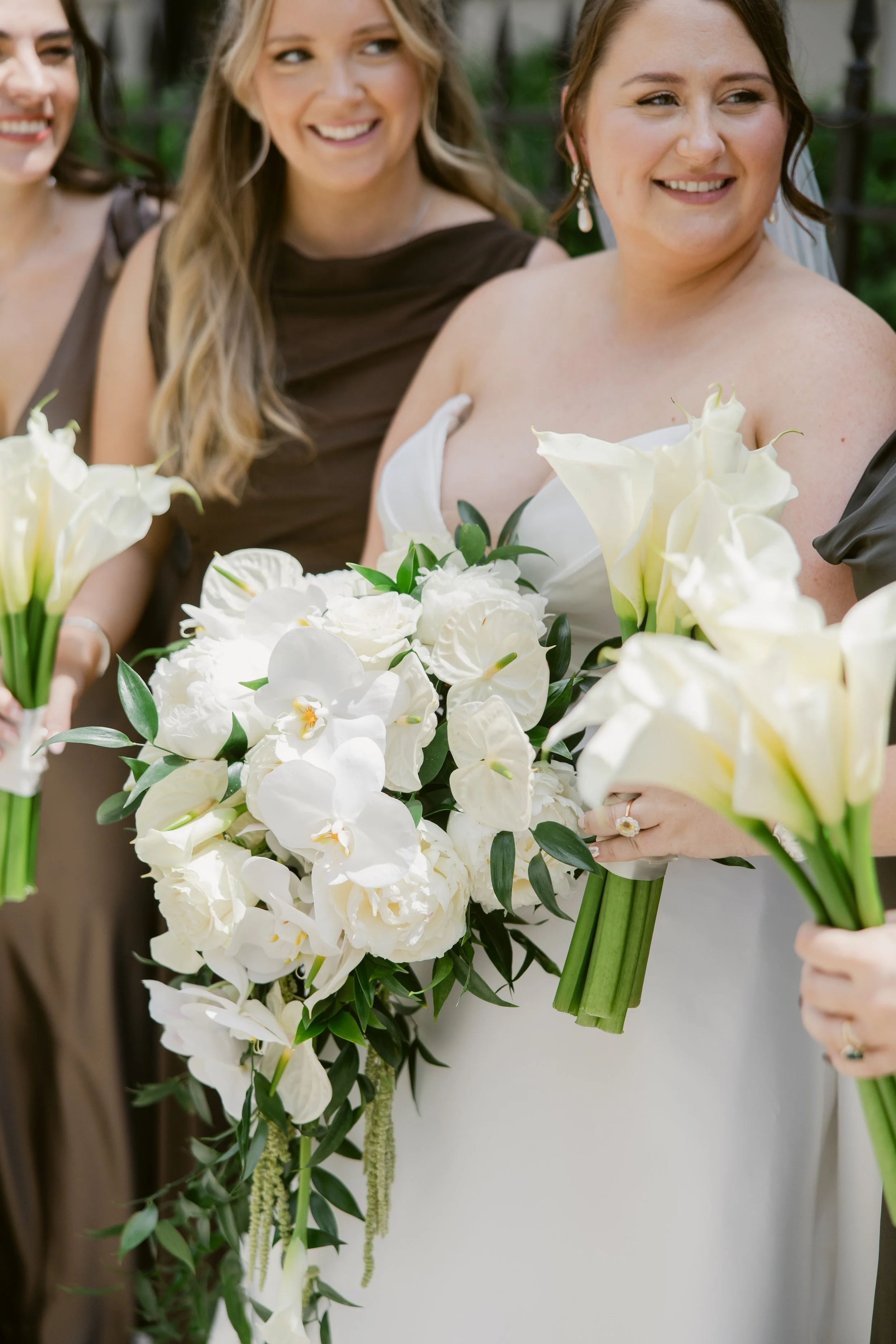    Hilton Netherland Plaza Cincinnati Hotel wedding    Cincinnati wedding florist    luxury wedding flowers    White bridal bouquet    classic wedding style    Cincinnati wedding photography    Classic white wedding flowers    Cincinnati wedding flow