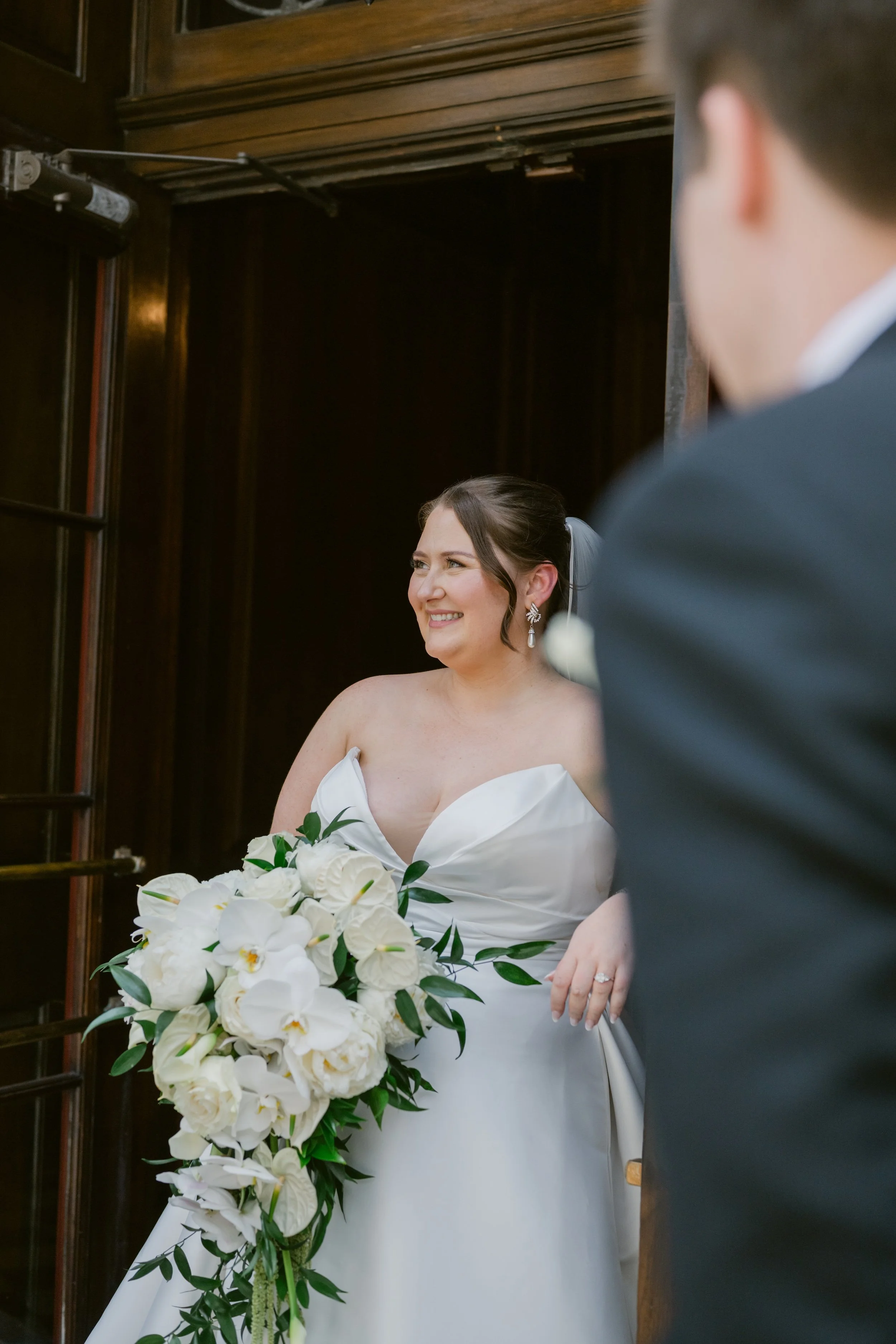    Hilton Netherland Plaza Cincinnati Hotel wedding    Cincinnati wedding florist    luxury wedding flowers    White bridal bouquet    classic wedding style    Cincinnati wedding photography    Classic white wedding flowers    Cincinnati wedding flow