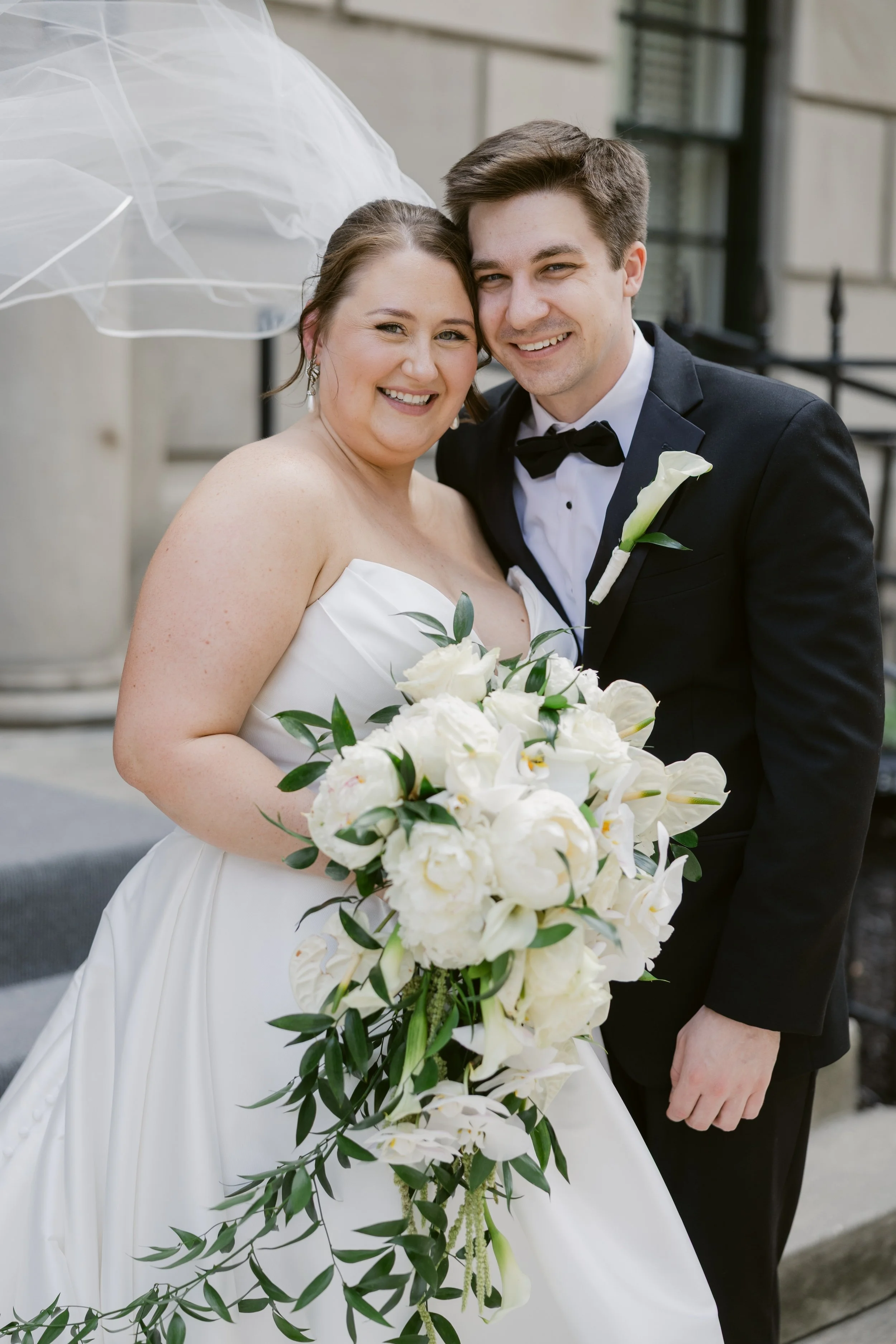    Hilton Netherland Plaza Cincinnati Hotel wedding    Cincinnati wedding florist    luxury wedding flowers    White bridal bouquet    classic wedding style    Cincinnati wedding photography    Classic white wedding flowers    Cincinnati wedding flow