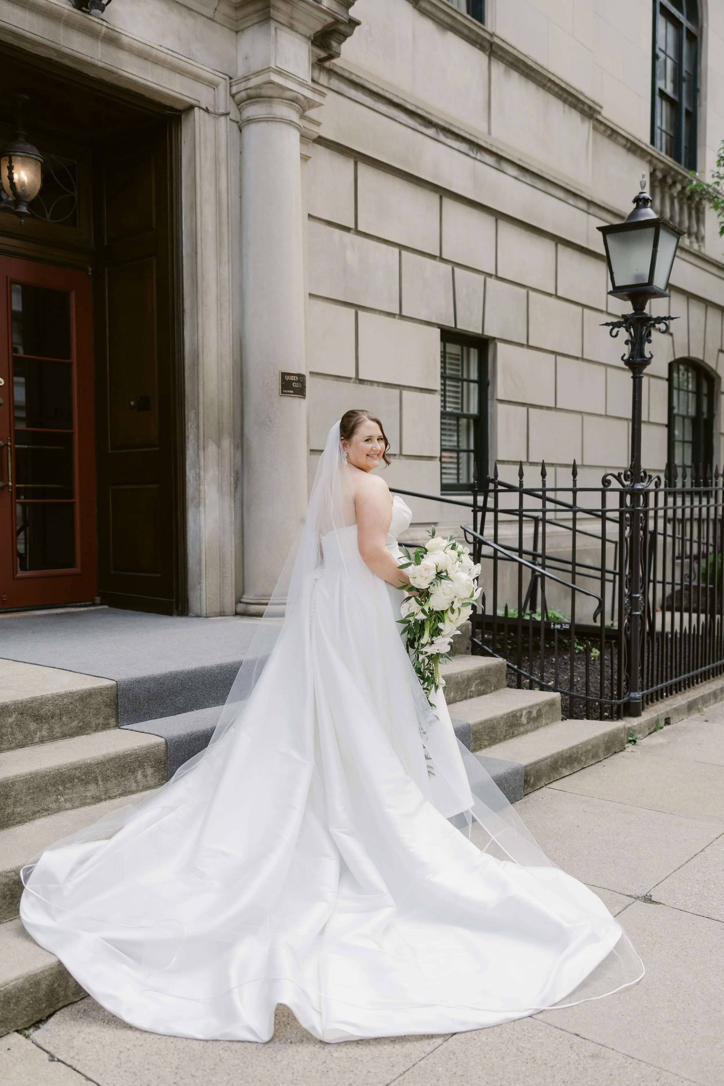    Hilton Netherland Plaza Cincinnati Hotel wedding    Cincinnati wedding florist    luxury wedding flowers    White bridal bouquet    classic wedding style    Cincinnati wedding photography    Classic white wedding flowers    Cincinnati wedding flow