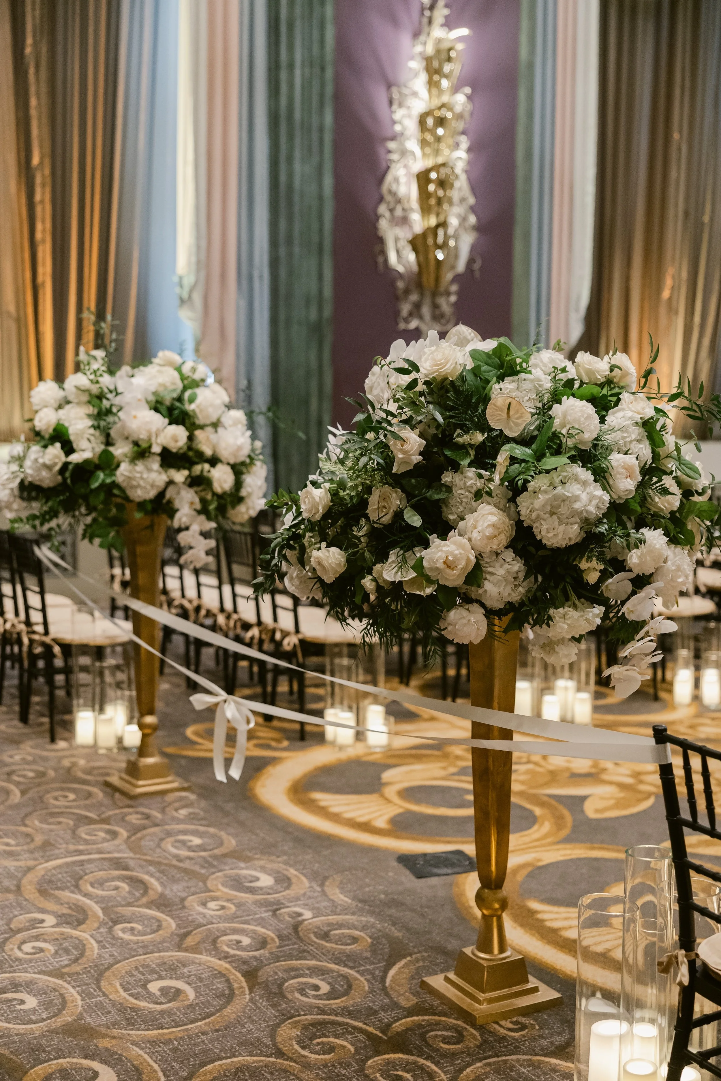    Hilton Netherland Plaza Cincinnati Hotel wedding    Cincinnati wedding florist    luxury wedding flowers    White bridal bouquet    classic wedding style    Cincinnati wedding photography    Classic white wedding flowers    Cincinnati wedding flow