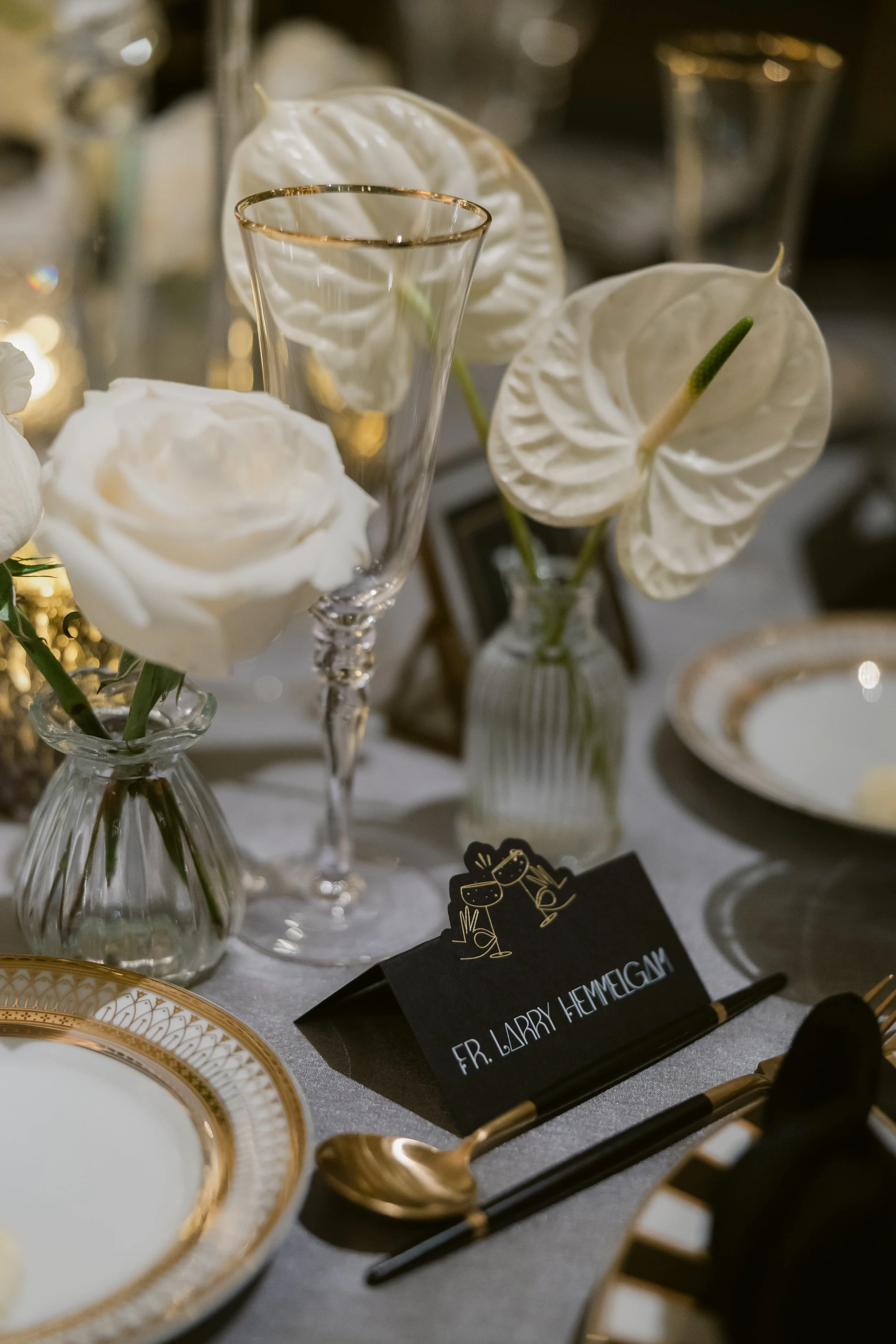   Hilton Netherland Plaza Cincinnati Hotel wedding    Cincinnati wedding florist    luxury wedding flowers    White bridal bouquet    classic wedding style    Cincinnati wedding photography    Classic white wedding flowers    Cincinnati wedding flow