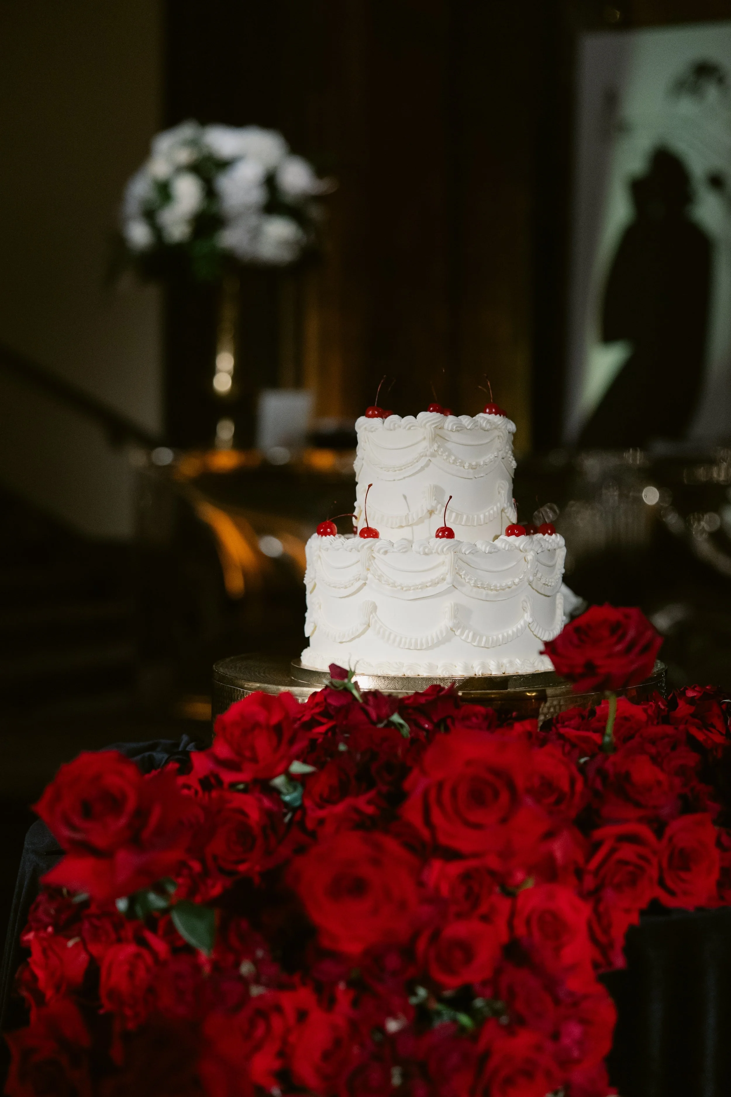    Hilton Netherland Plaza Cincinnati Hotel wedding    Cincinnati wedding florist    luxury wedding flowers    White bridal bouquet    classic wedding style    Cincinnati wedding photography    Classic white wedding flowers    Cincinnati wedding flow