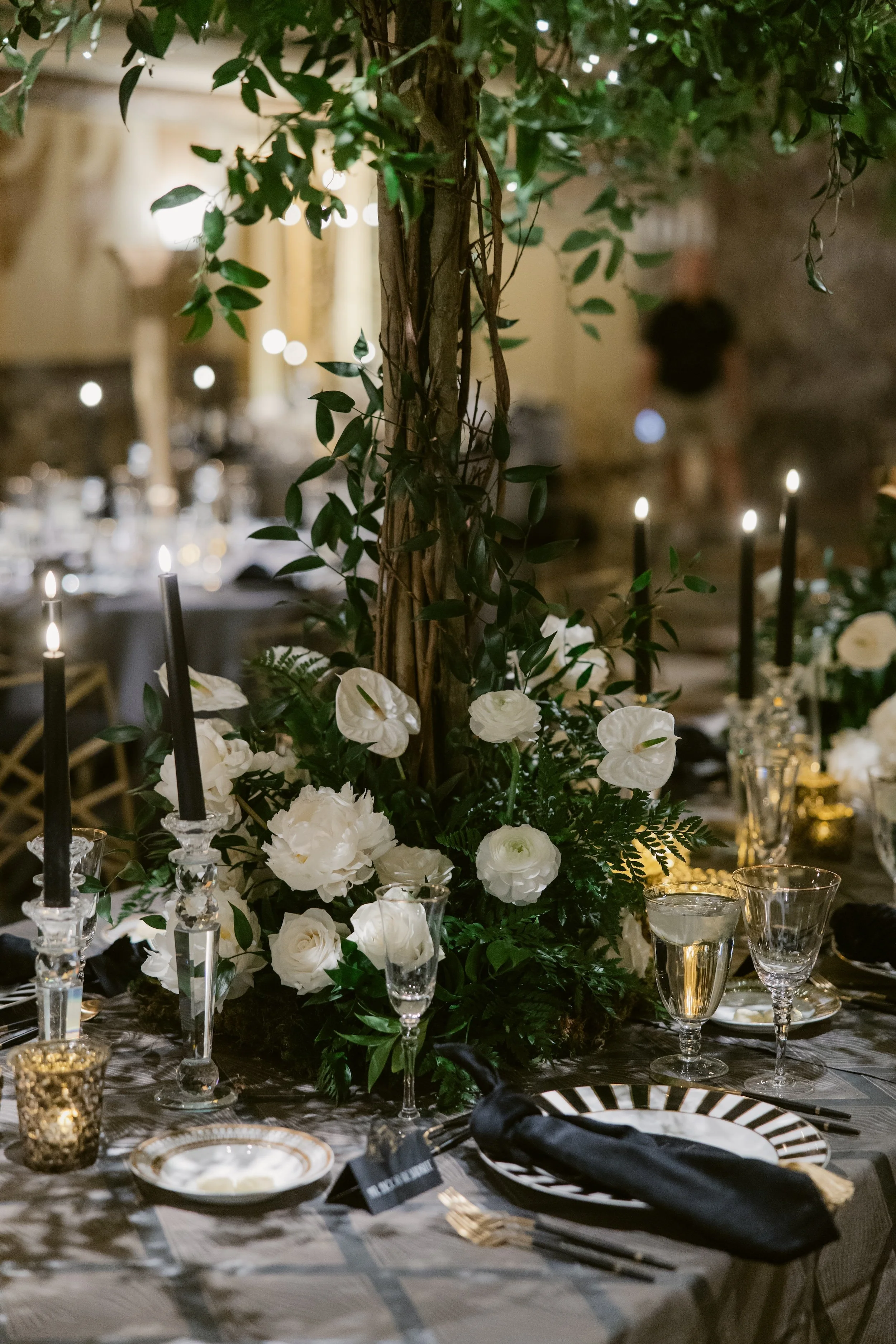    Hilton Netherland Plaza Cincinnati Hotel wedding    Cincinnati wedding florist    luxury wedding flowers    White bridal bouquet    classic wedding style    Cincinnati wedding photography    Classic white wedding flowers    Cincinnati wedding flow