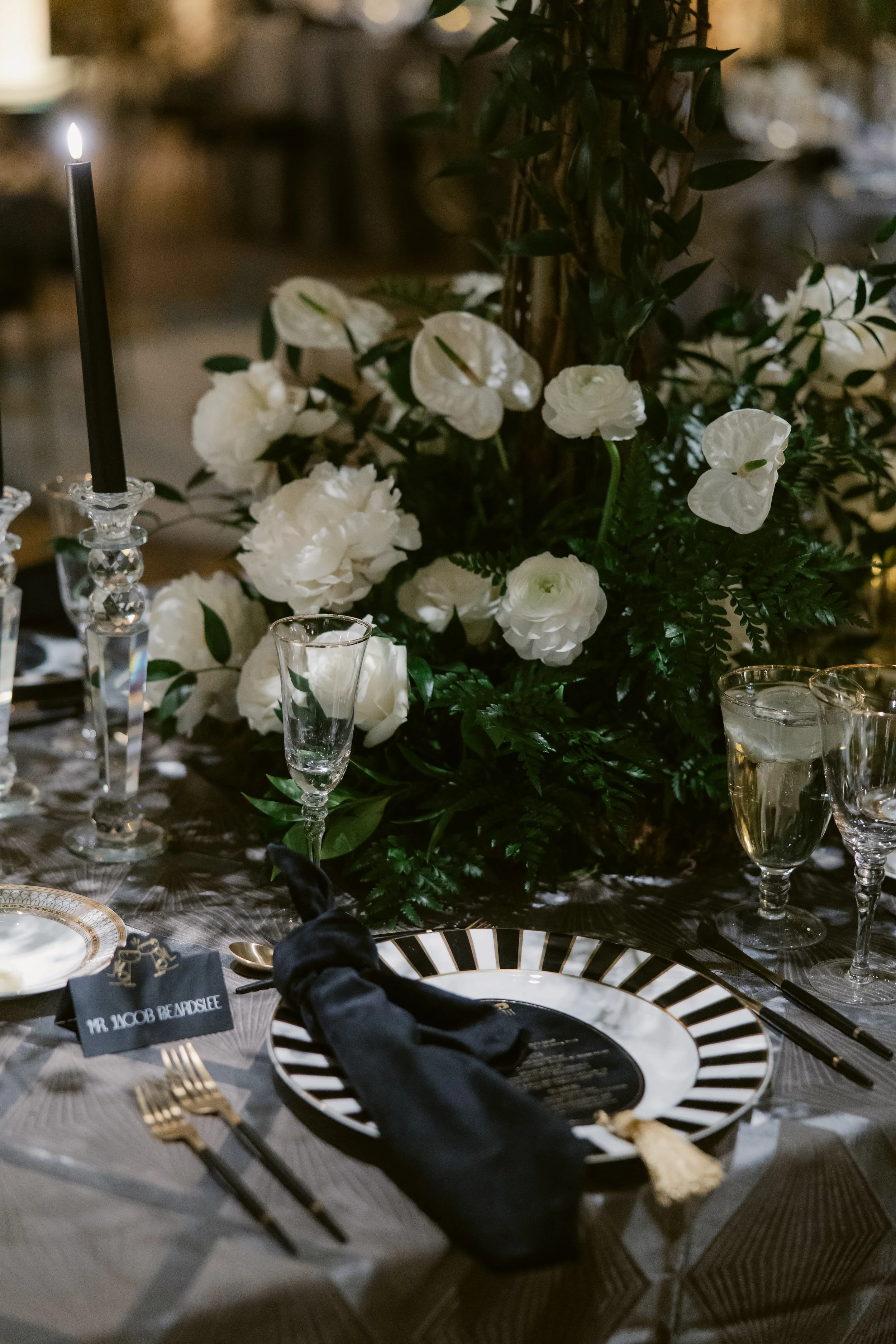    Hilton Netherland Plaza Cincinnati Hotel wedding    Cincinnati wedding florist    luxury wedding flowers    White bridal bouquet    classic wedding style    Cincinnati wedding photography    Classic white wedding flowers    Cincinnati wedding flow