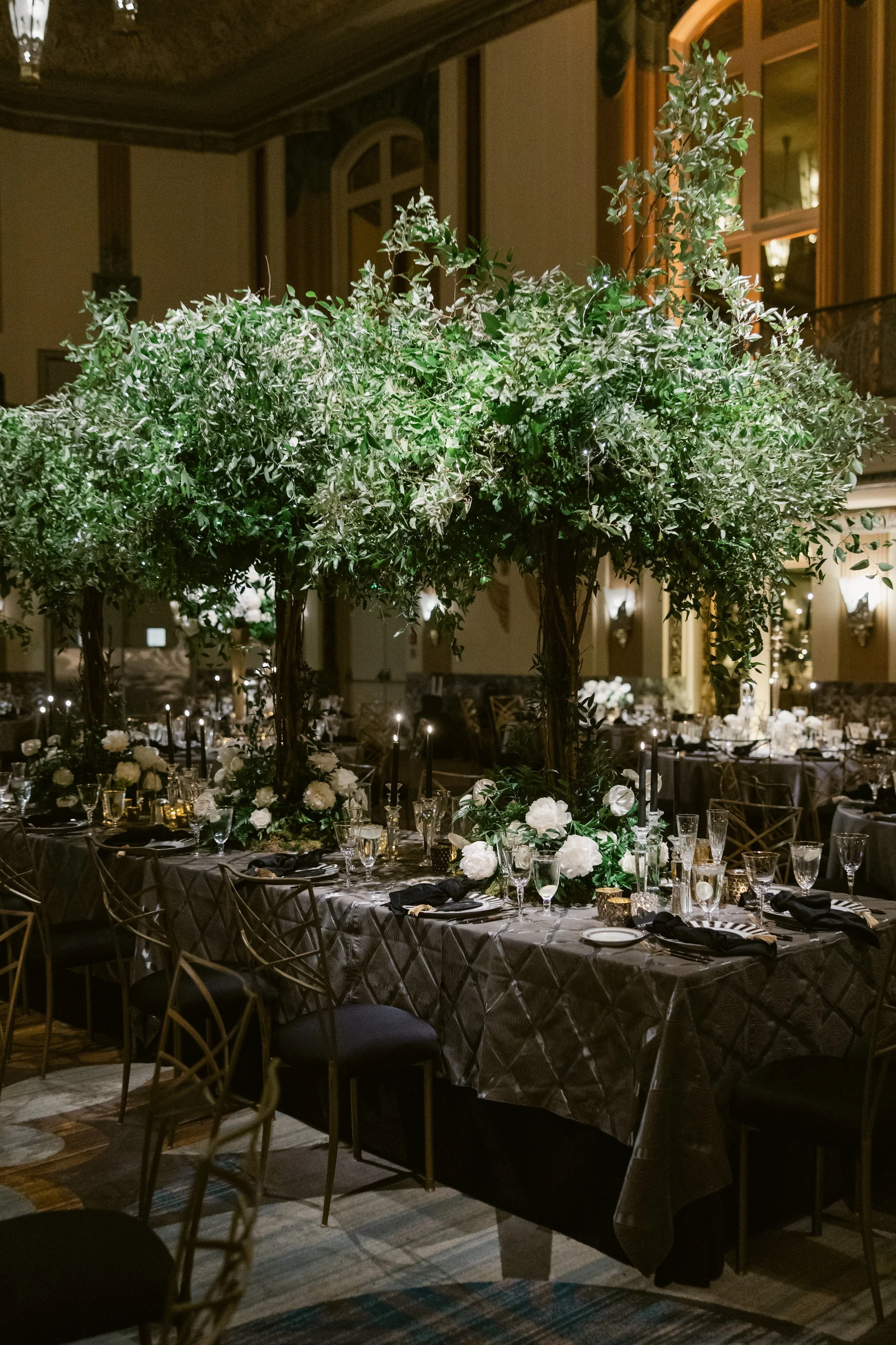    Hilton Netherland Plaza Cincinnati Hotel wedding    Cincinnati wedding florist    luxury wedding flowers    White bridal bouquet    classic wedding style    Cincinnati wedding photography    Classic white wedding flowers    Cincinnati wedding flow