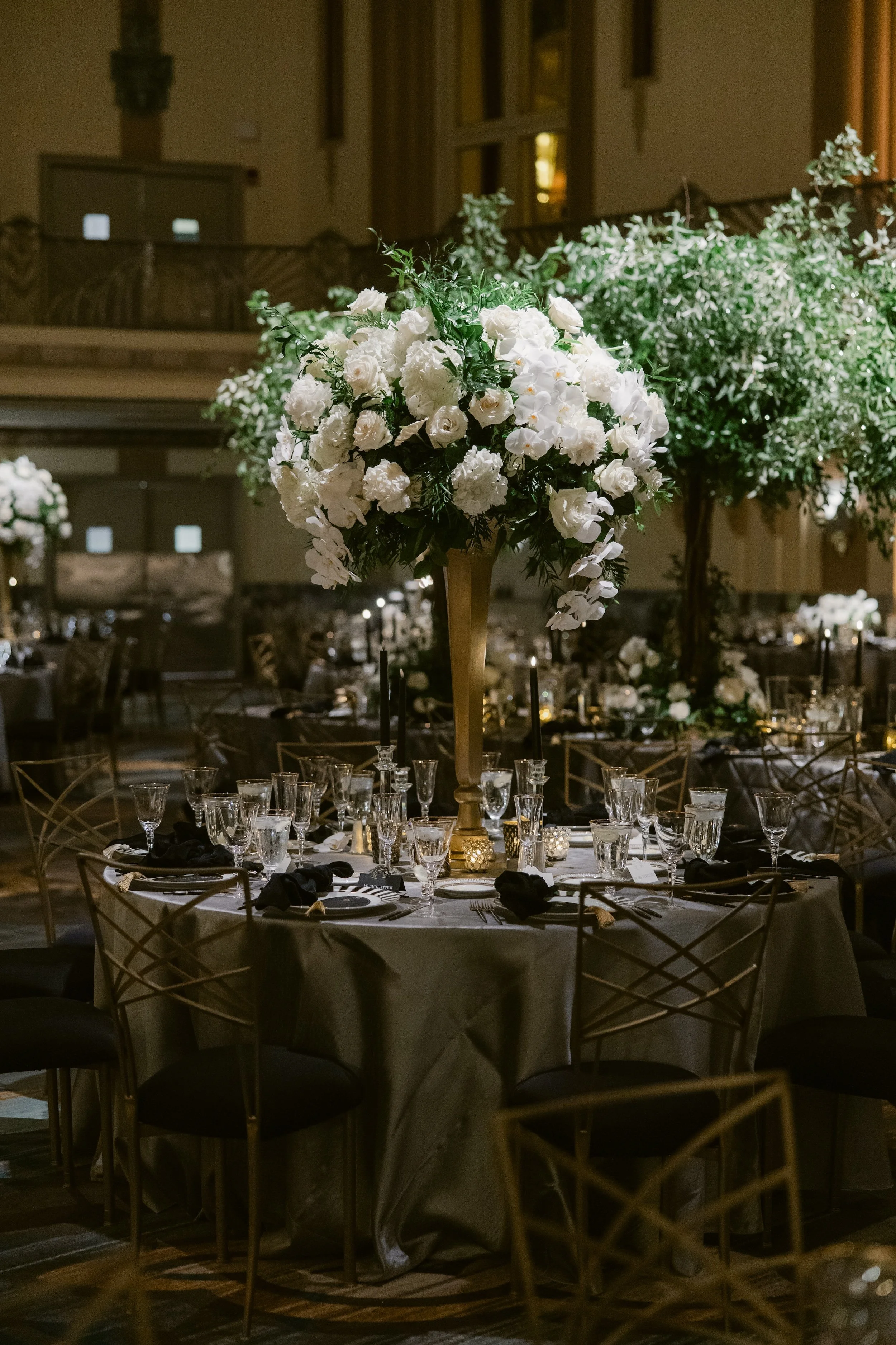    Hilton Netherland Plaza Cincinnati Hotel wedding    Cincinnati wedding florist    luxury wedding flowers    White bridal bouquet    classic wedding style    Cincinnati wedding photography    Classic white wedding flowers    Cincinnati wedding flow