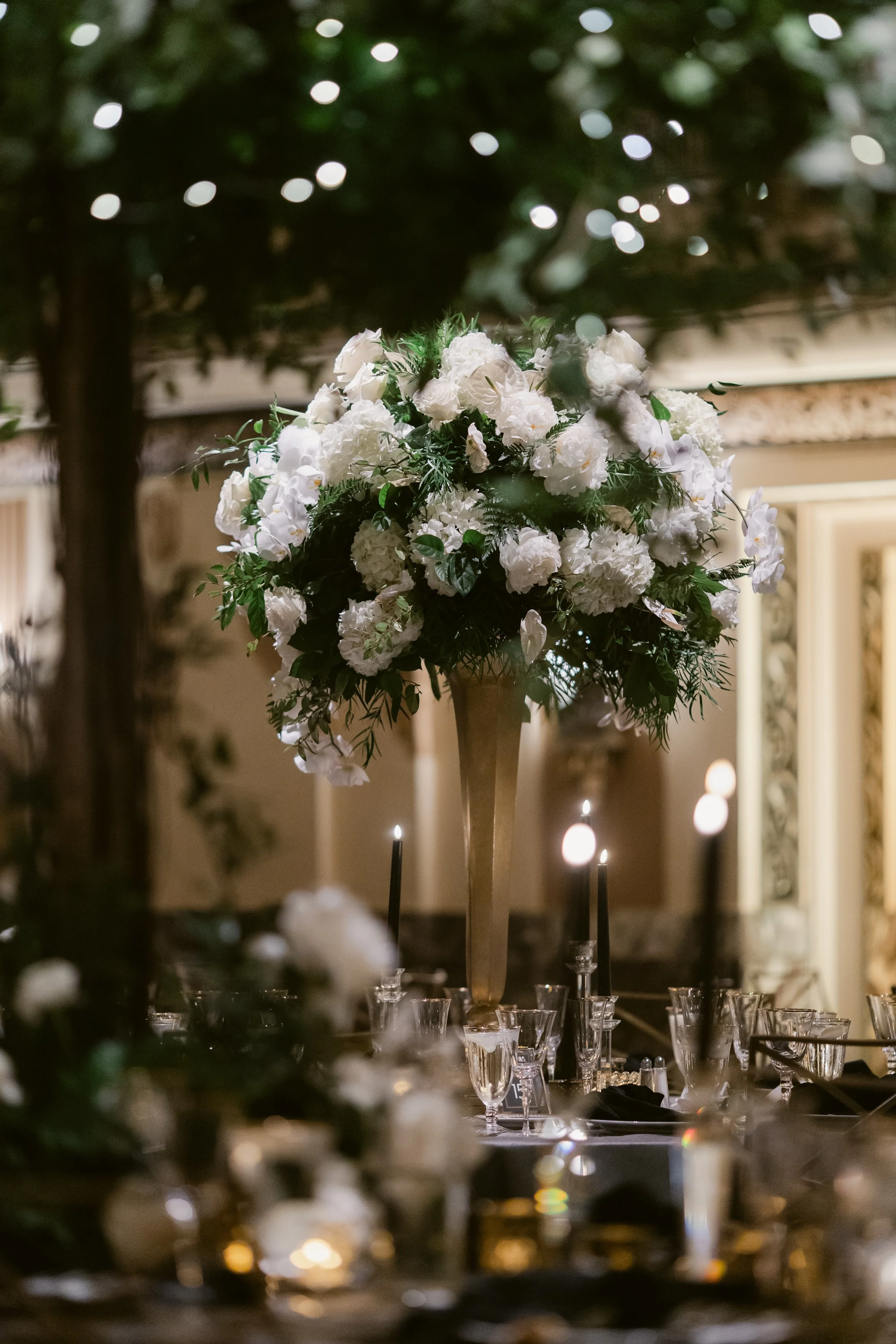    Hilton Netherland Plaza Cincinnati Hotel wedding    Cincinnati wedding florist    luxury wedding flowers    White bridal bouquet    classic wedding style    Cincinnati wedding photography    Classic white wedding flowers    Cincinnati wedding flow