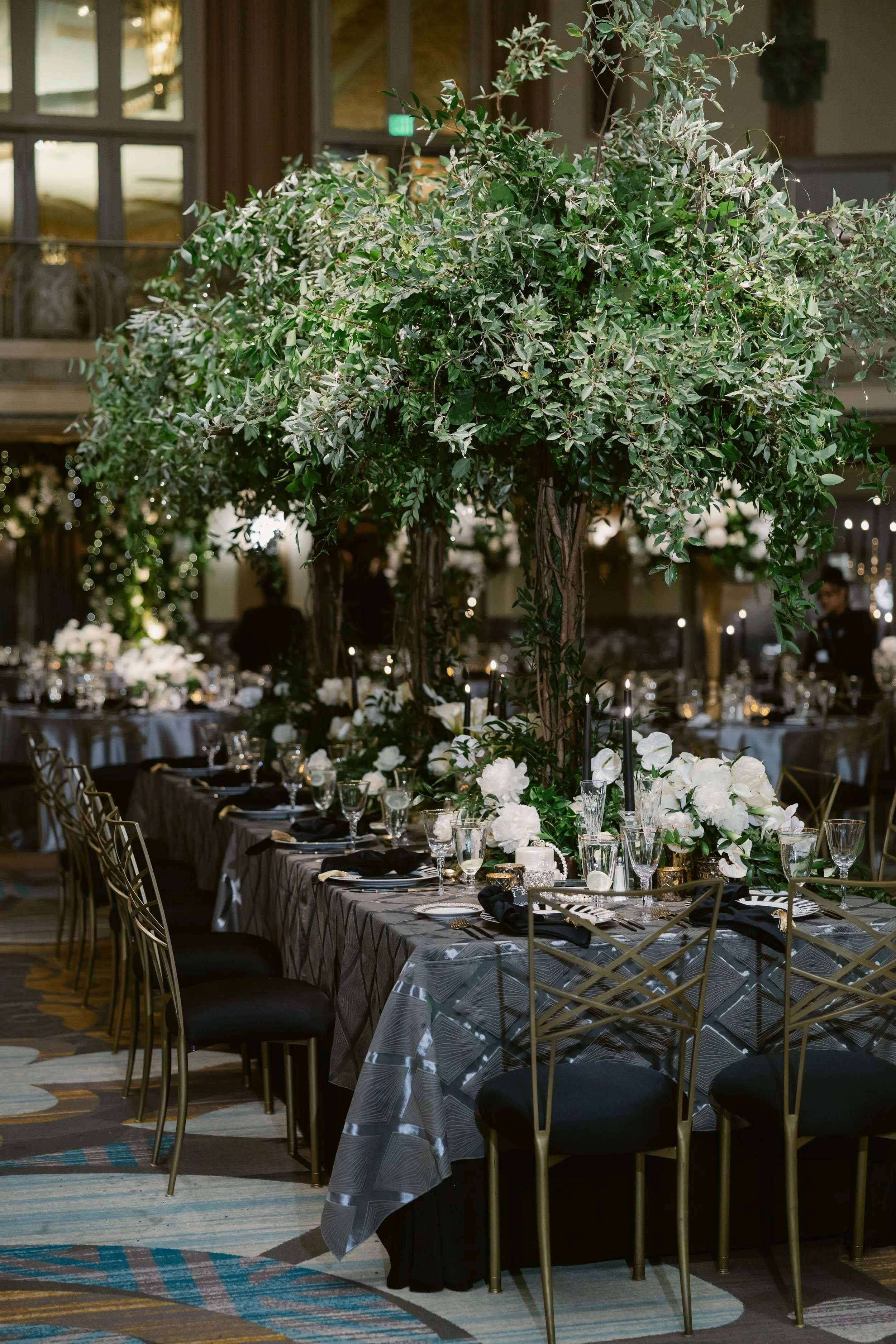    Hilton Netherland Plaza Cincinnati Hotel wedding    Cincinnati wedding florist    luxury wedding flowers    White bridal bouquet    classic wedding style    Cincinnati wedding photography    Classic white wedding flowers    Cincinnati wedding flow