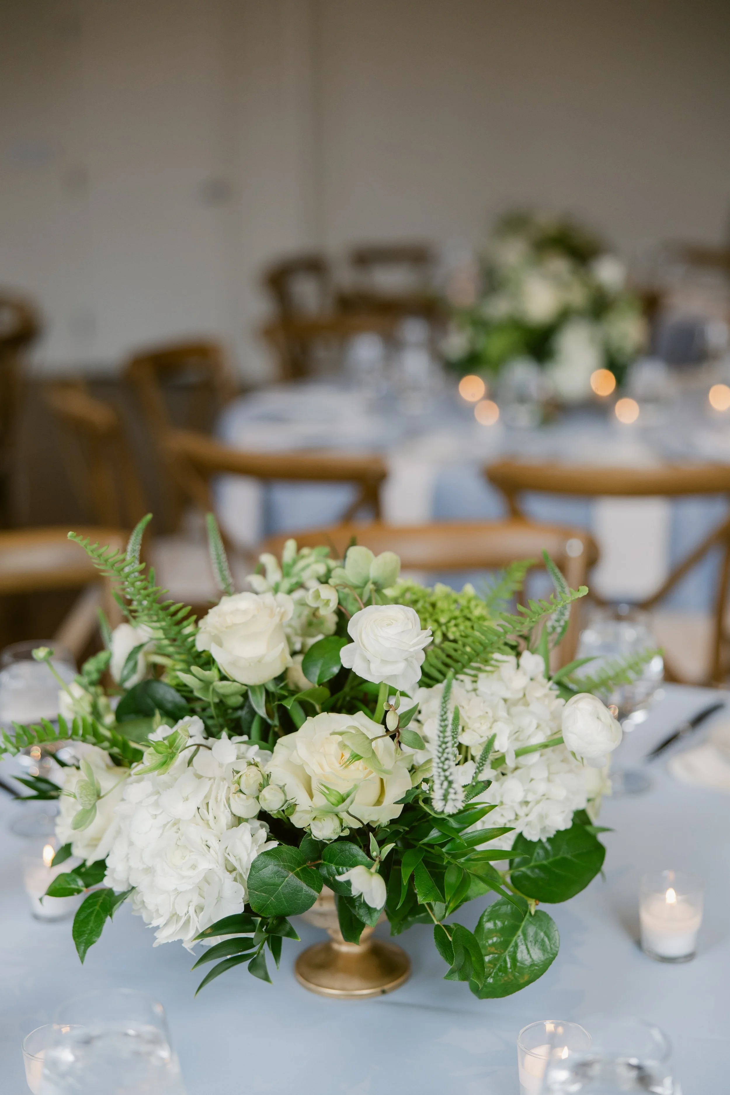    Cincinnati Art Museum Wedding    Cincinnati wedding florist    luxury wedding flowers    Classic green and white bridal bouquet    classic wedding style    Cincinnati wedding photography    green and white wedding flowers    Cincinnati wedding flo