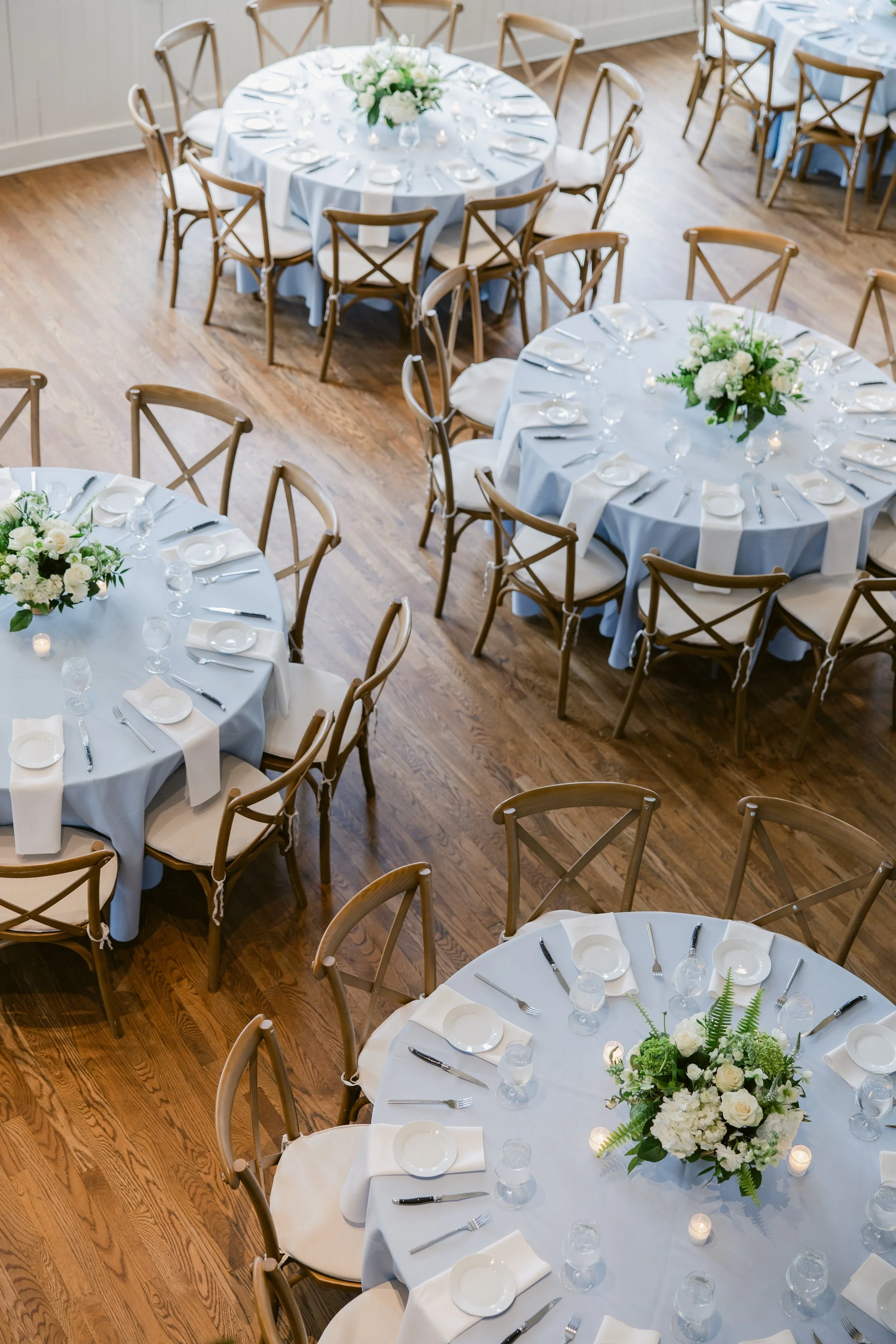    Cincinnati Art Museum Wedding    Cincinnati wedding florist    luxury wedding flowers    Classic green and white bridal bouquet    classic wedding style    Cincinnati wedding photography    green and white wedding flowers    Cincinnati wedding flo