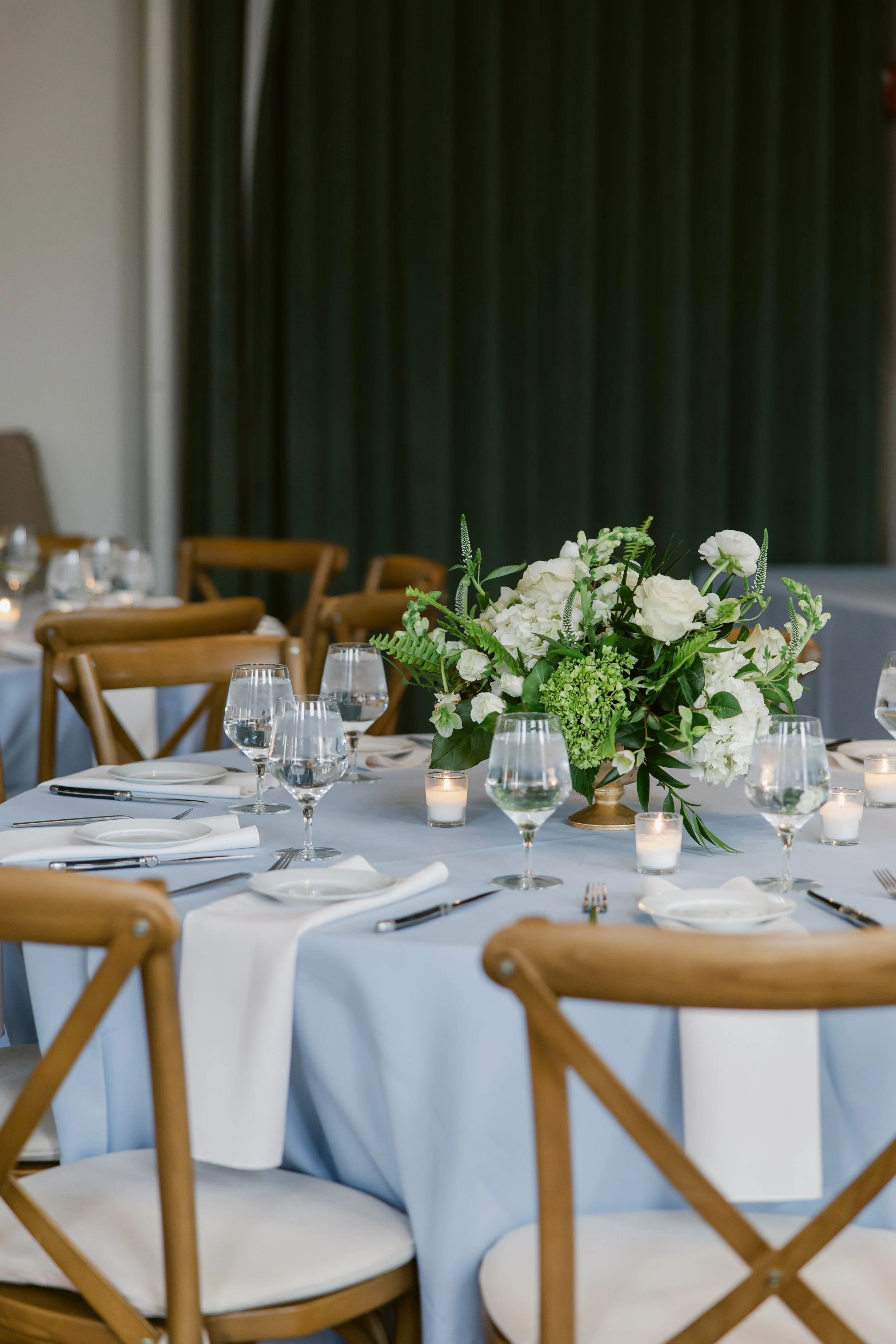    Cincinnati Art Museum Wedding    Cincinnati wedding florist    luxury wedding flowers    Classic green and white bridal bouquet    classic wedding style    Cincinnati wedding photography    green and white wedding flowers    Cincinnati wedding flo