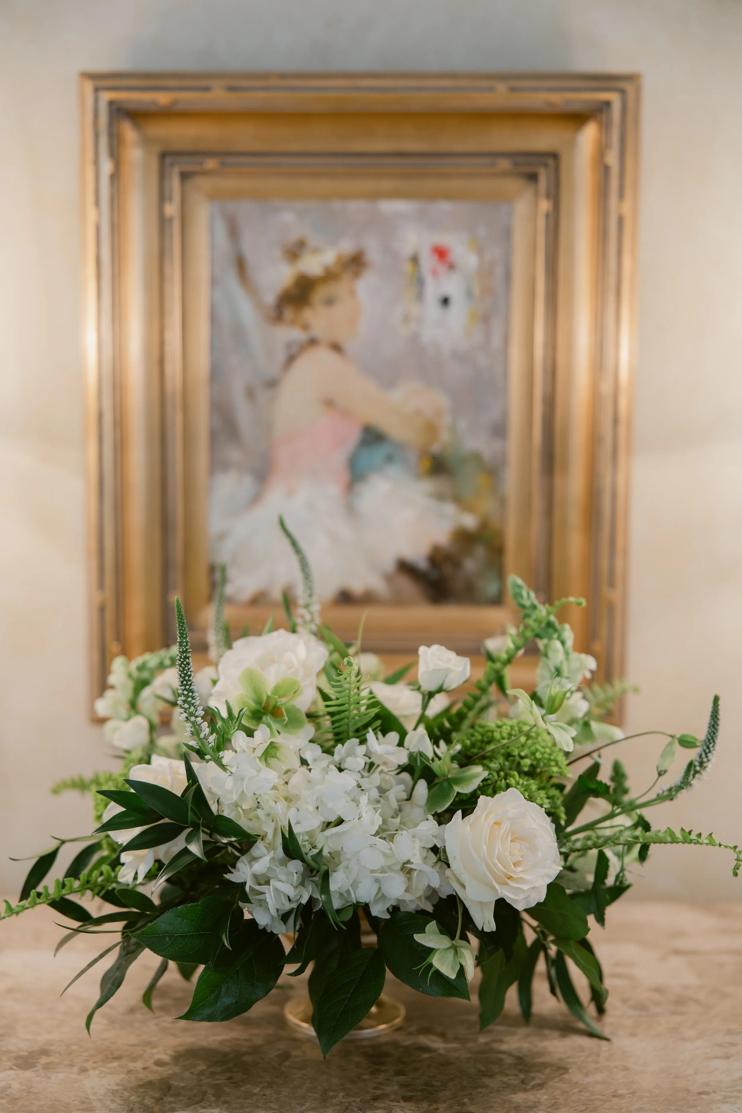    Cincinnati Art Museum Wedding    Cincinnati wedding florist    luxury wedding flowers    Classic green and white bridal bouquet    classic wedding style    Cincinnati wedding photography    green and white wedding flowers    Cincinnati wedding flo