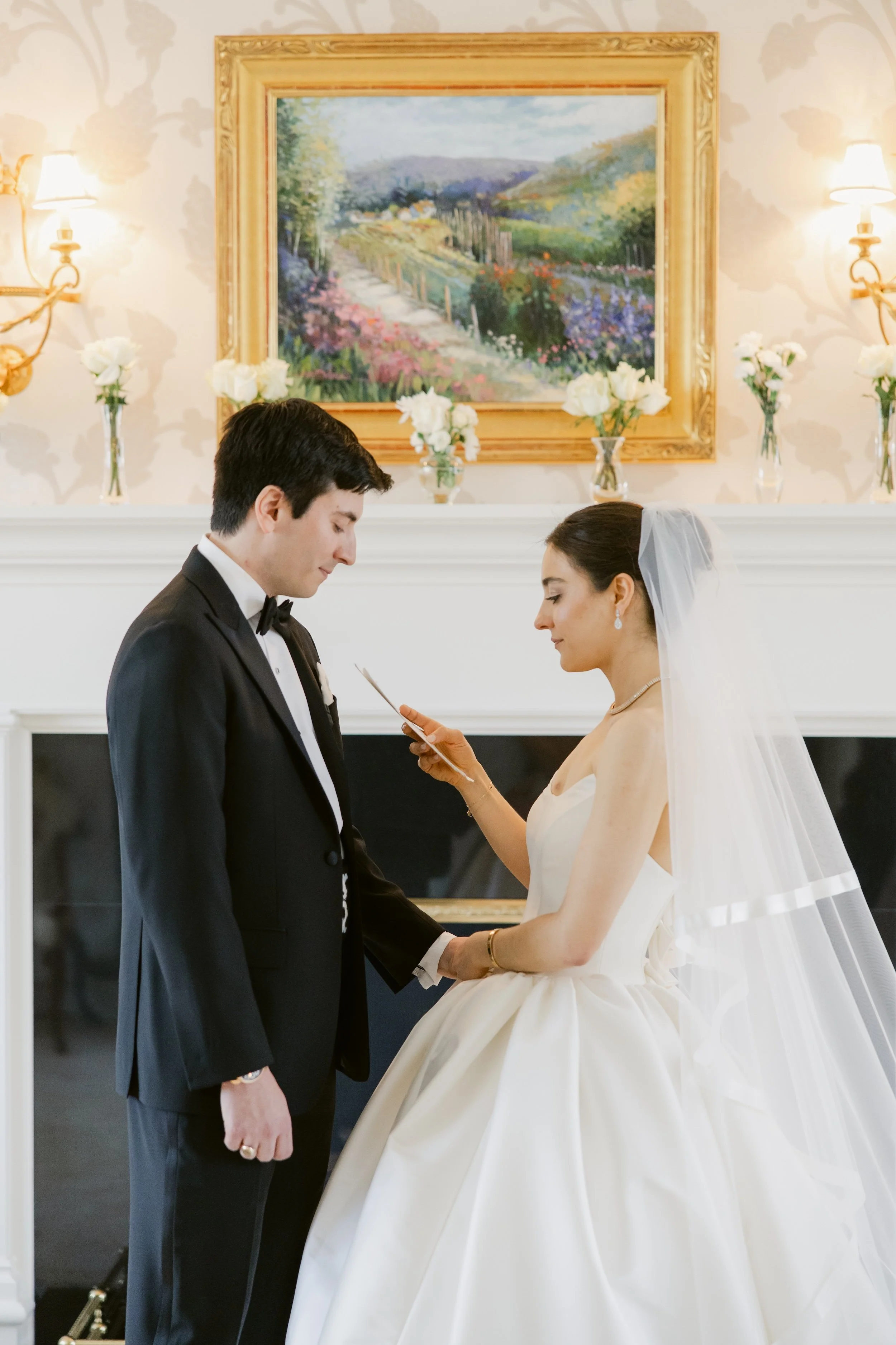    Cincinnati Art Museum Wedding    Cincinnati wedding florist    luxury wedding flowers    Classic green and white bridal bouquet    classic wedding style    Cincinnati wedding photography    green and white wedding flowers    Cincinnati wedding flo