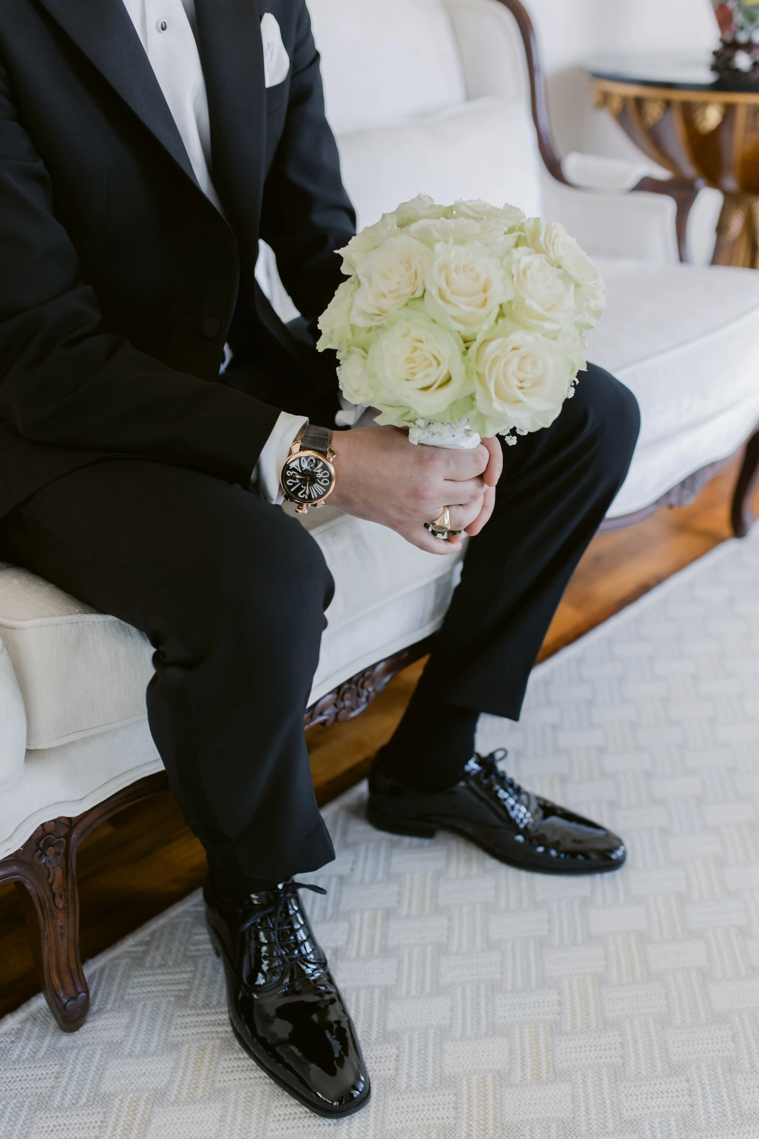    Cincinnati Art Museum Wedding    Cincinnati wedding florist    luxury wedding flowers    Classic green and white bridal bouquet    classic wedding style    Cincinnati wedding photography    green and white wedding flowers    Cincinnati wedding flo