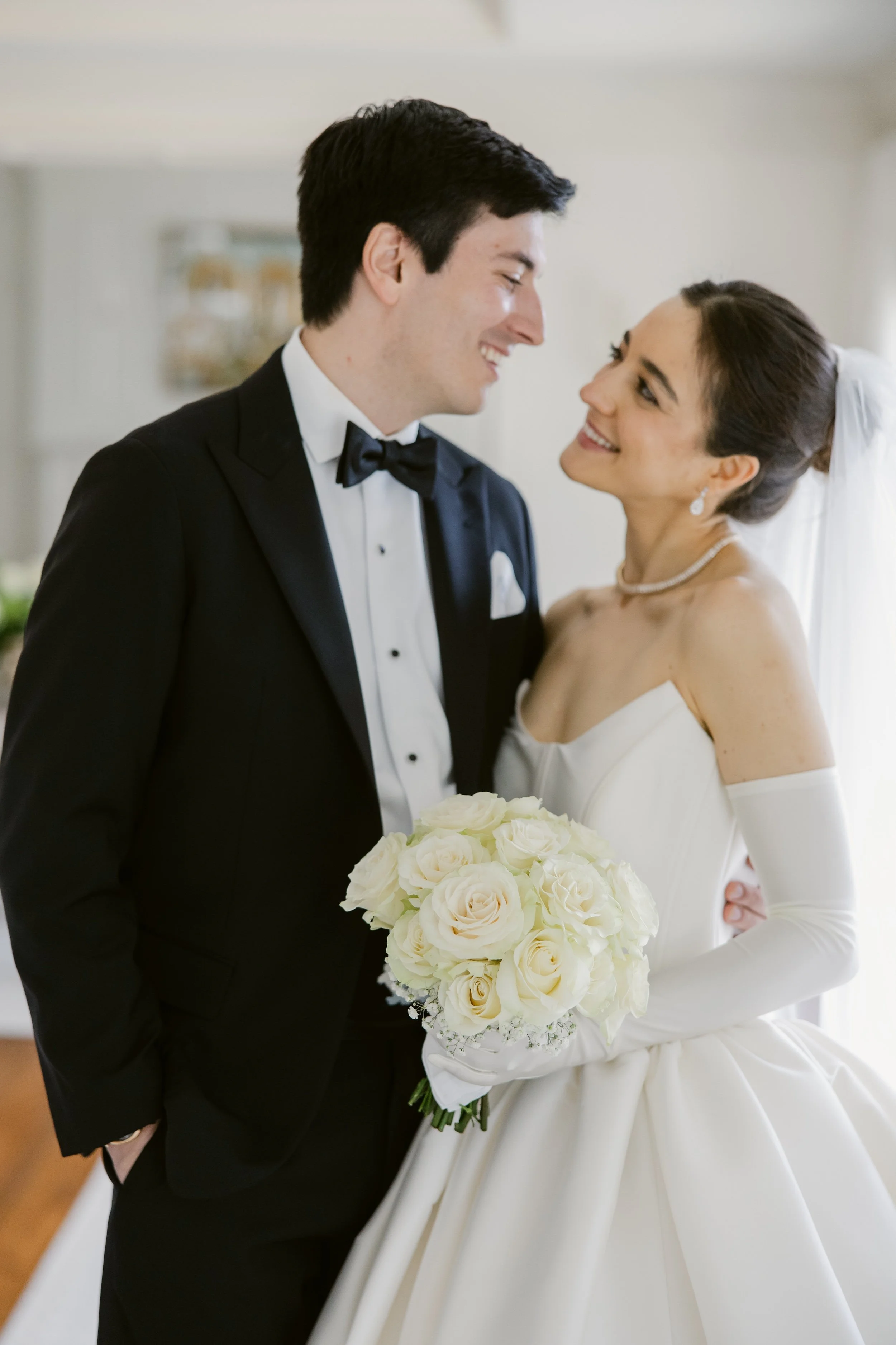    Cincinnati Art Museum Wedding    Cincinnati wedding florist    luxury wedding flowers    Classic green and white bridal bouquet    classic wedding style    Cincinnati wedding photography    green and white wedding flowers    Cincinnati wedding flo