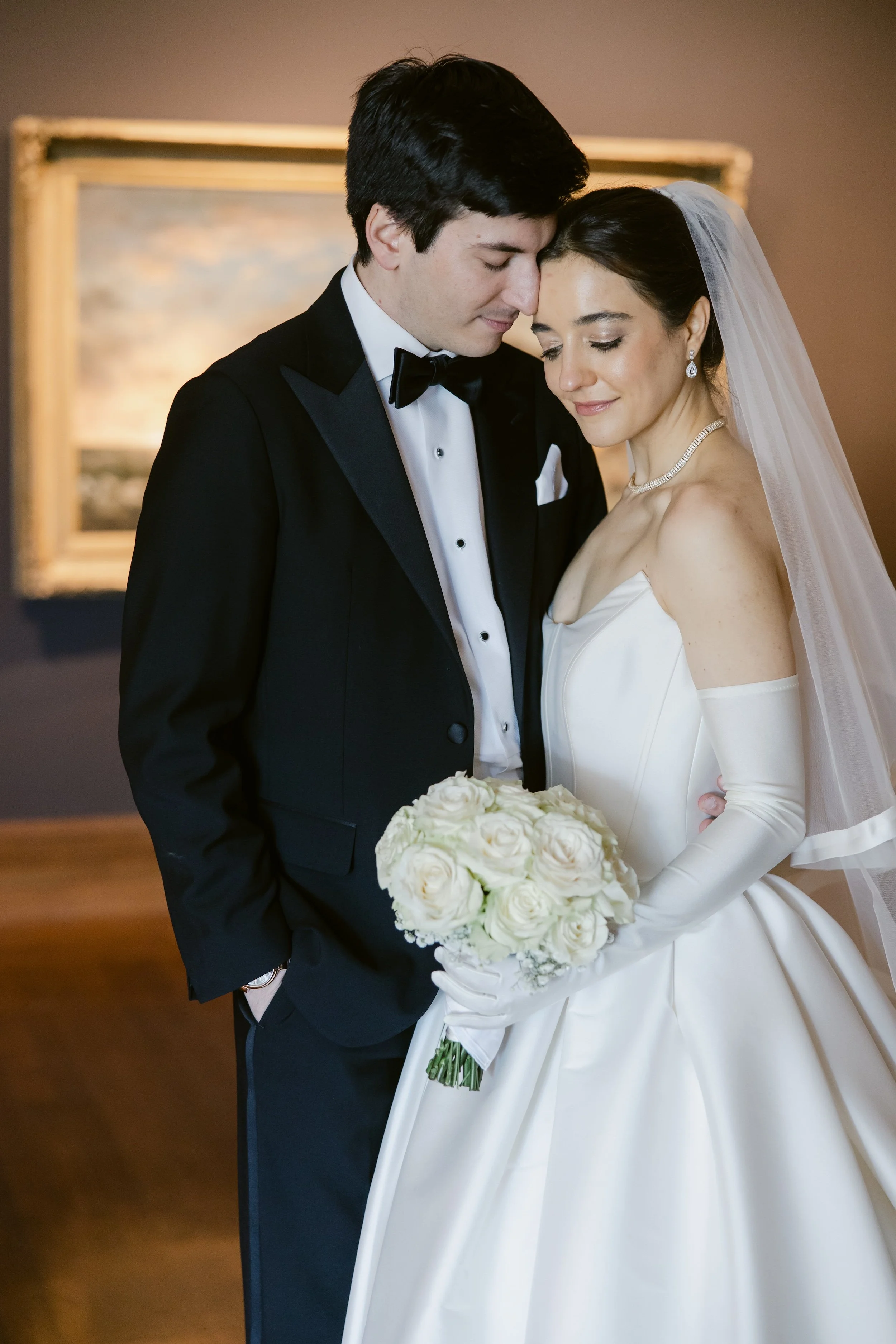    Cincinnati Art Museum Wedding    Cincinnati wedding florist    luxury wedding flowers    Classic green and white bridal bouquet    classic wedding style    Cincinnati wedding photography    green and white wedding flowers    Cincinnati wedding flo