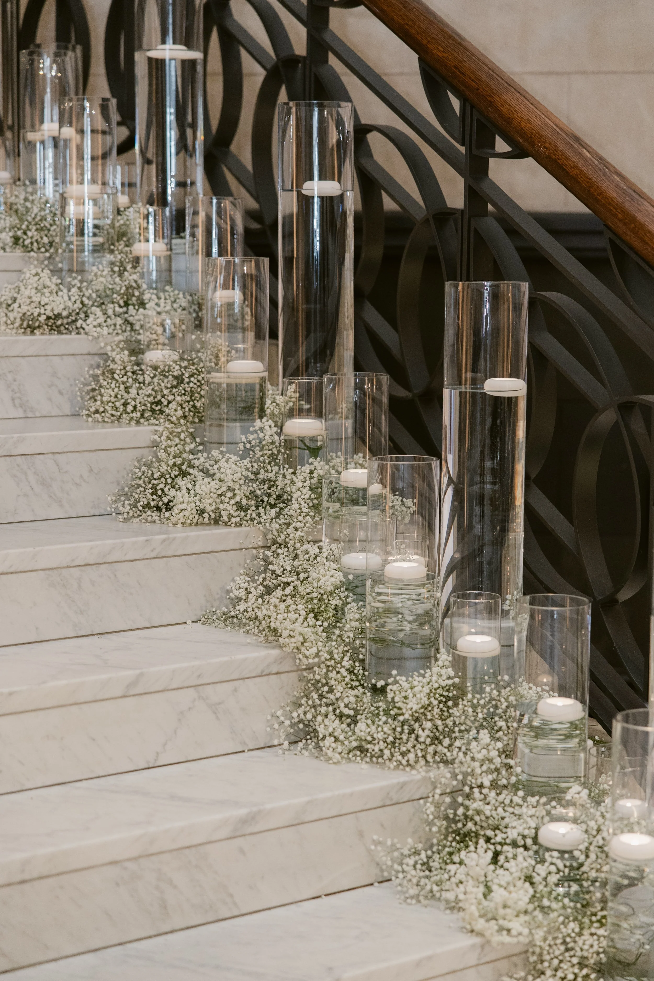    Cincinnati Art Museum Wedding    Cincinnati wedding florist    luxury wedding flowers    Classic green and white bridal bouquet    classic wedding style    Cincinnati wedding photography    green and white wedding flowers    Cincinnati wedding flo