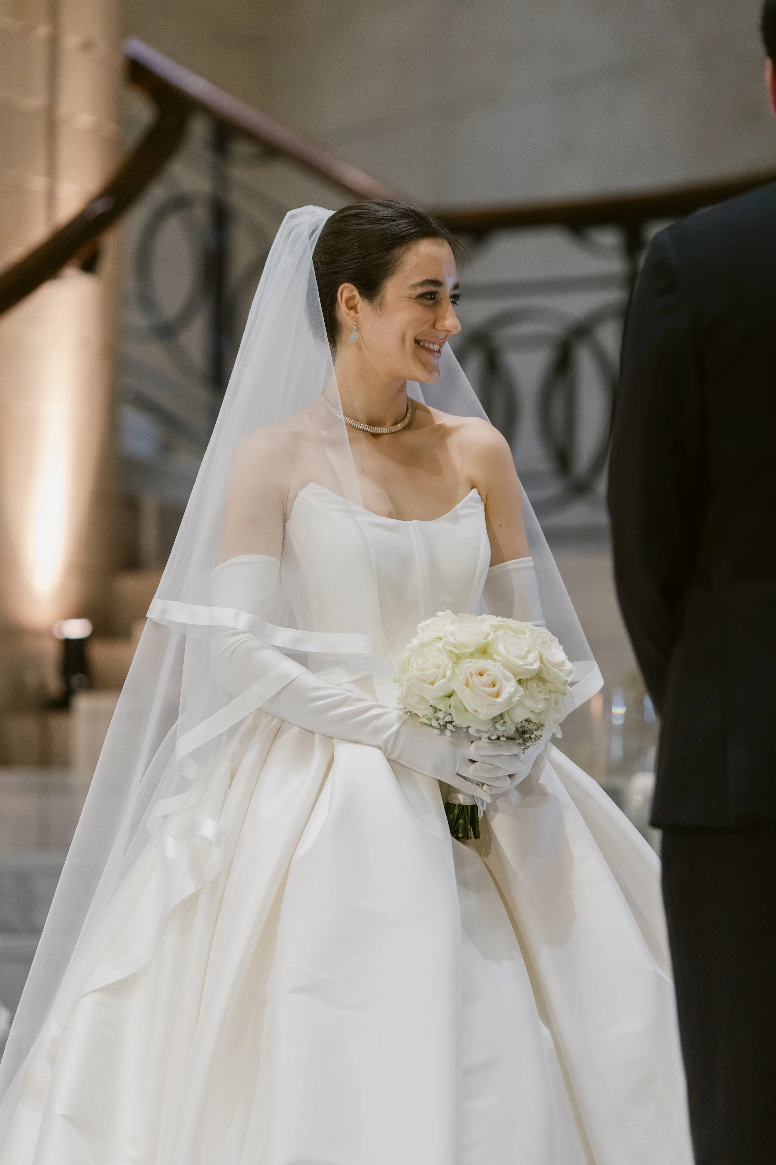    Cincinnati Art Museum Wedding    Cincinnati wedding florist    luxury wedding flowers    Classic green and white bridal bouquet    classic wedding style    Cincinnati wedding photography    green and white wedding flowers    Cincinnati wedding flo