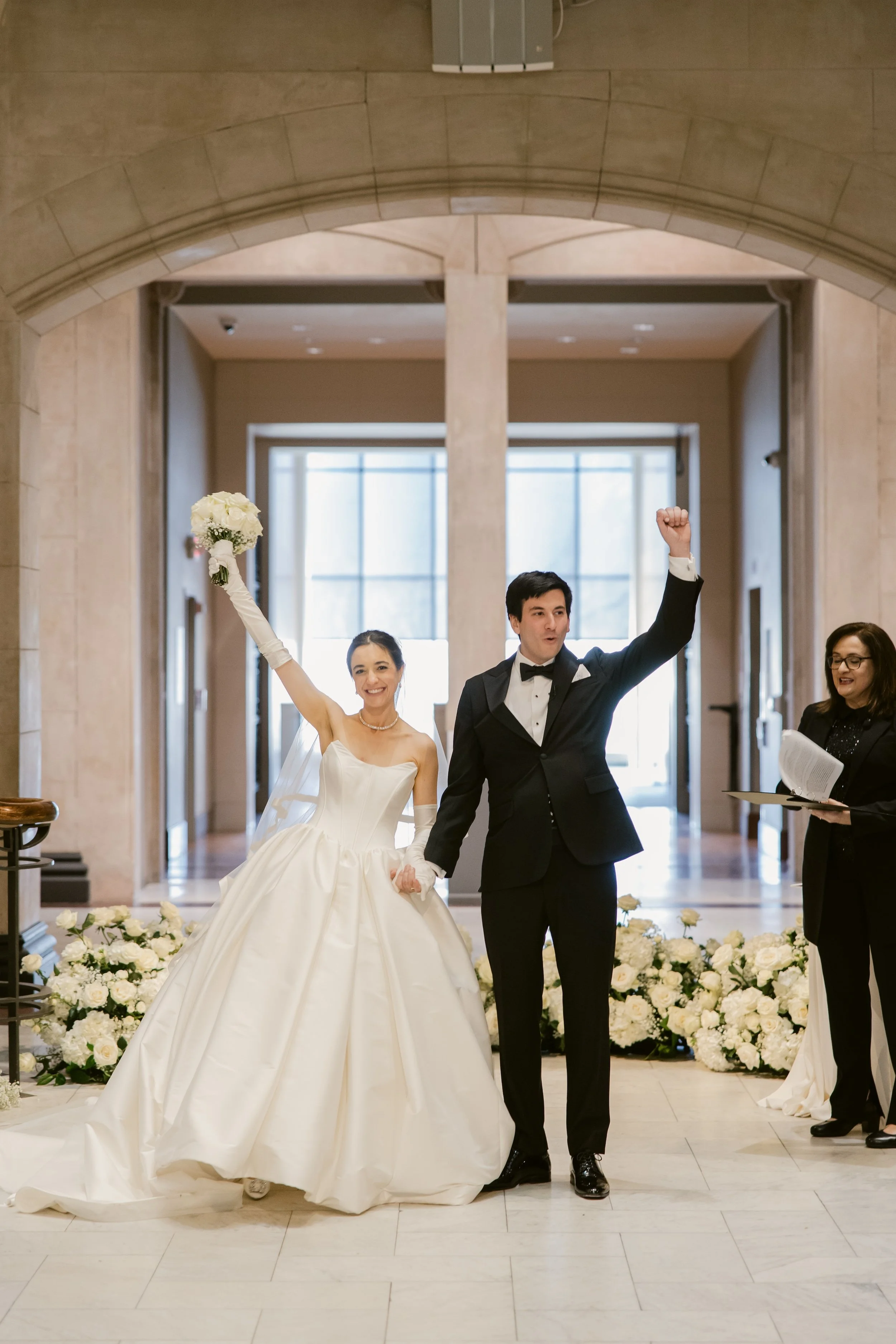    Cincinnati Art Museum Wedding    Cincinnati wedding florist    luxury wedding flowers    Classic green and white bridal bouquet    classic wedding style    Cincinnati wedding photography    green and white wedding flowers    Cincinnati wedding flo