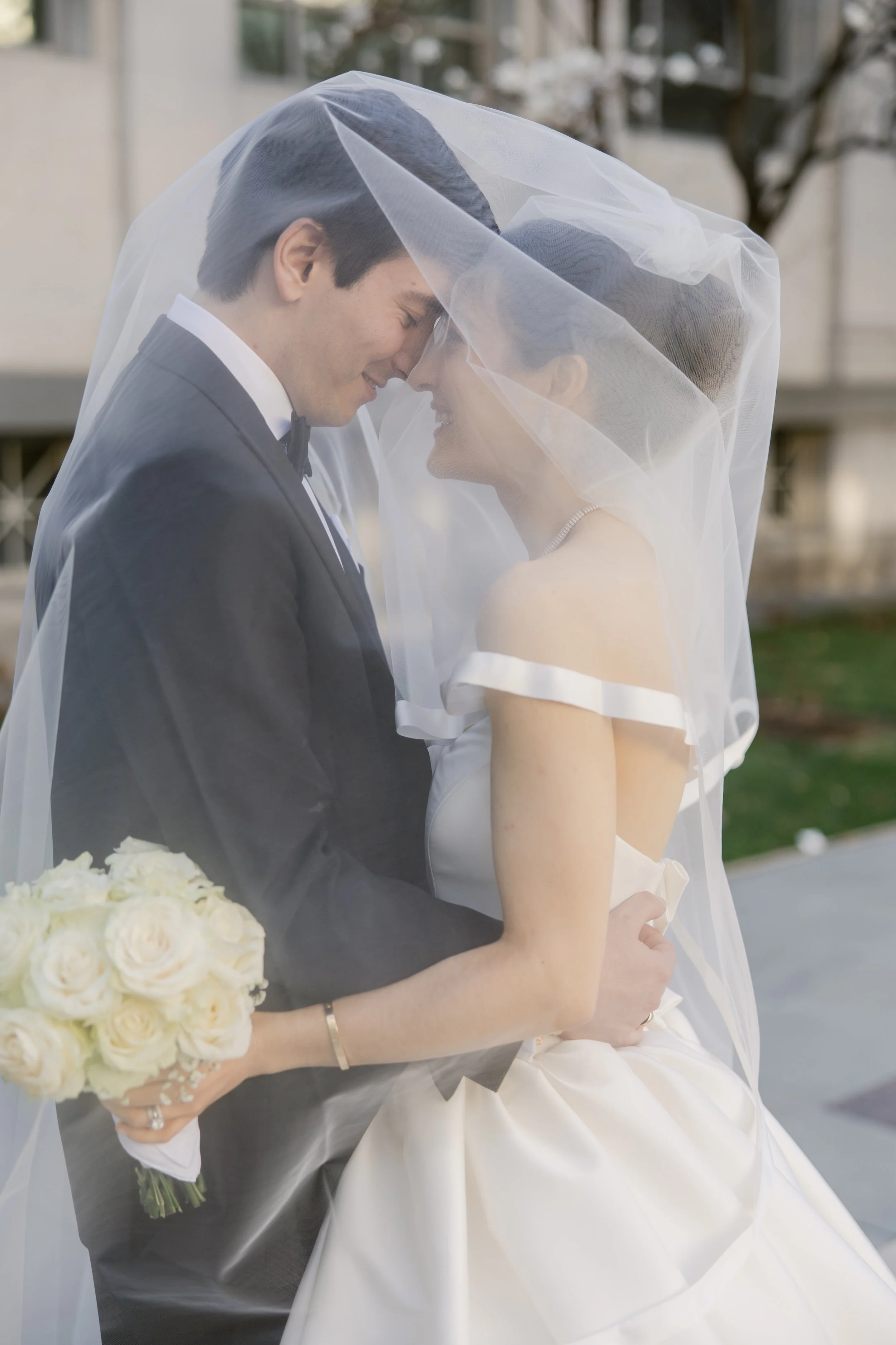    Cincinnati Art Museum Wedding    Cincinnati wedding florist    luxury wedding flowers    Classic green and white bridal bouquet    classic wedding style    Cincinnati wedding photography    green and white wedding flowers    Cincinnati wedding flo